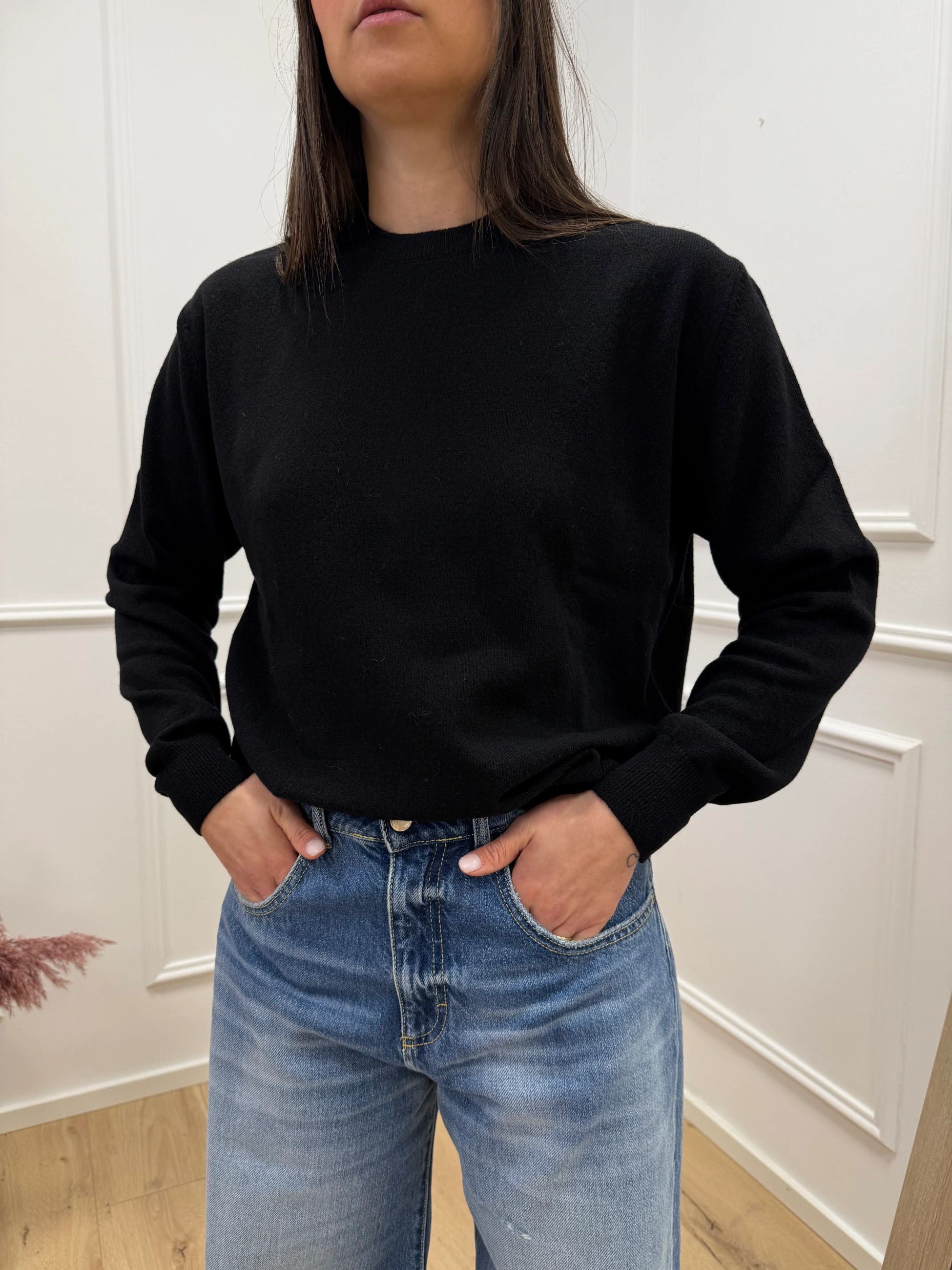 Maglia girocollo nera 80% lana - HaveOne