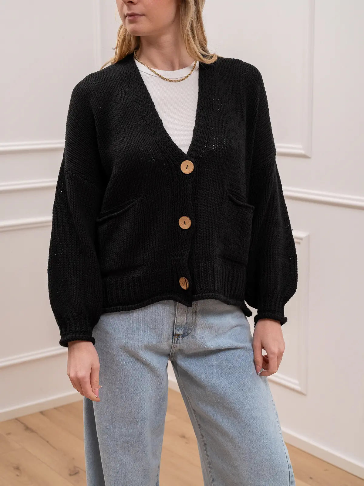 Cardigan bottoni nero bordi con ricciolo - HaveOne