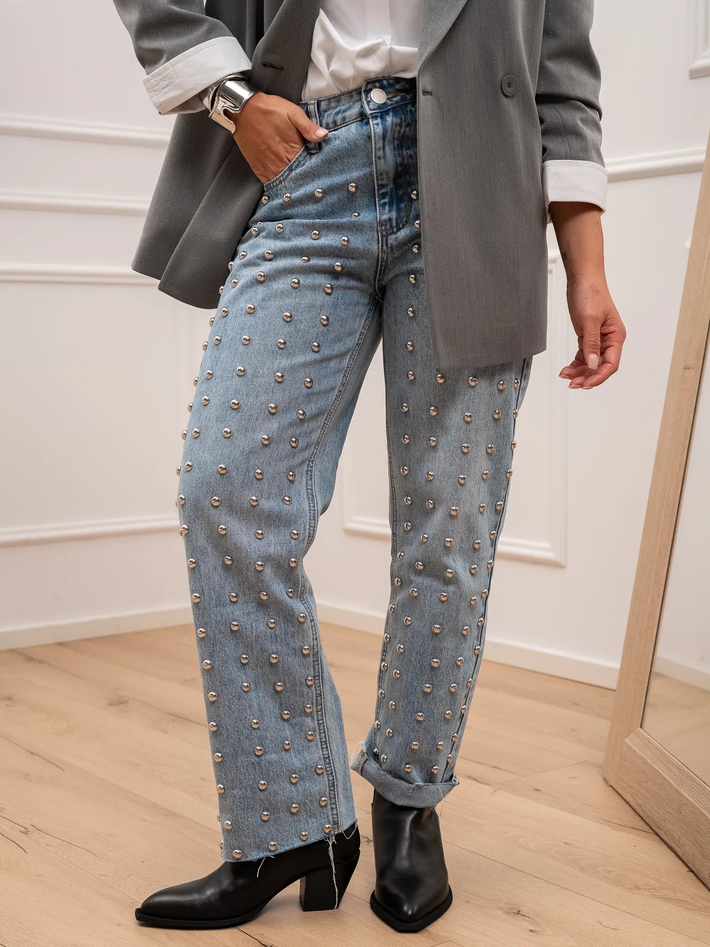 Jeans denim chiaro con borchie argento - Glamorous