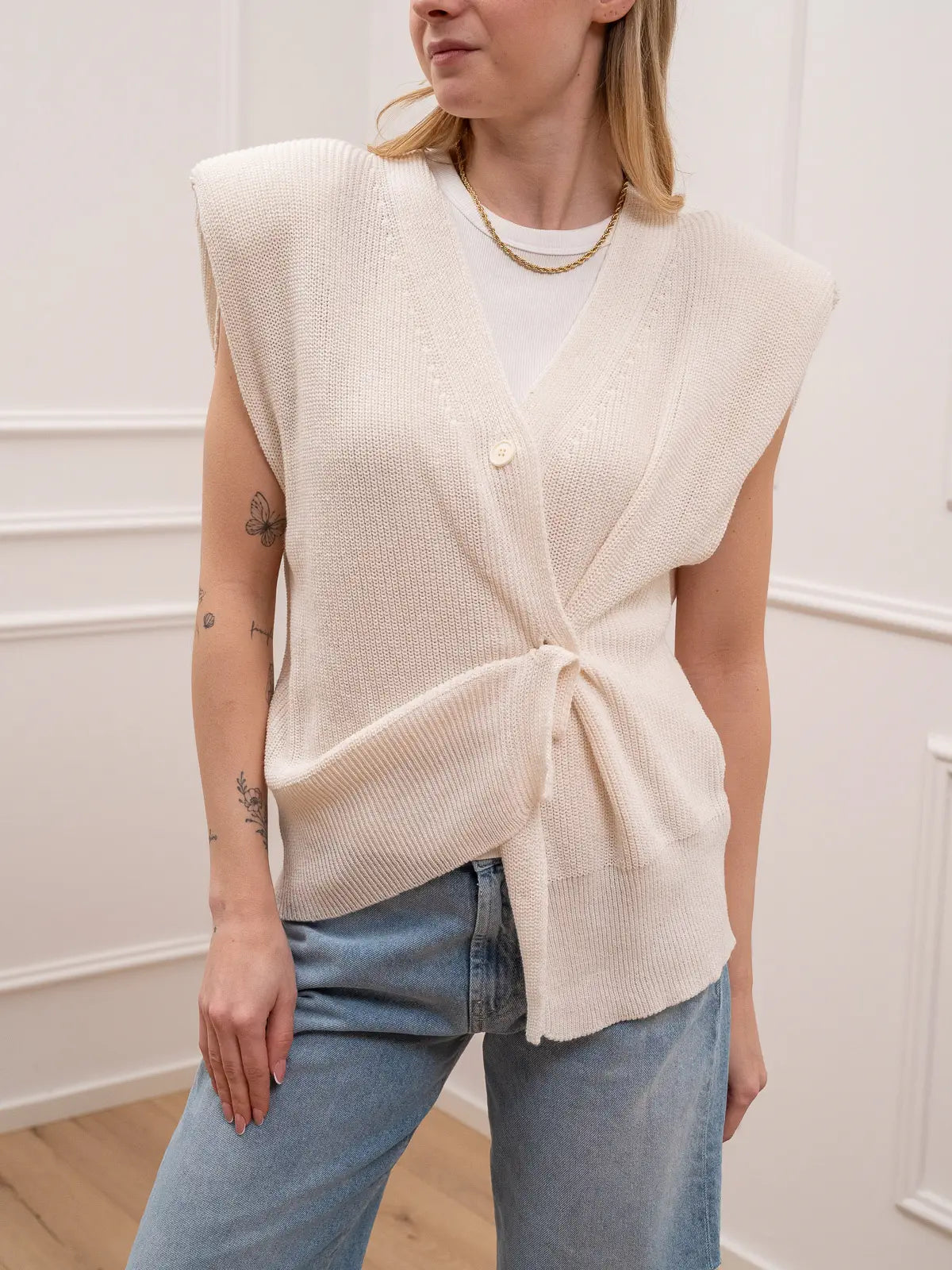 Gilet latte chiusura obliqua con maxi spalline - HaveOne