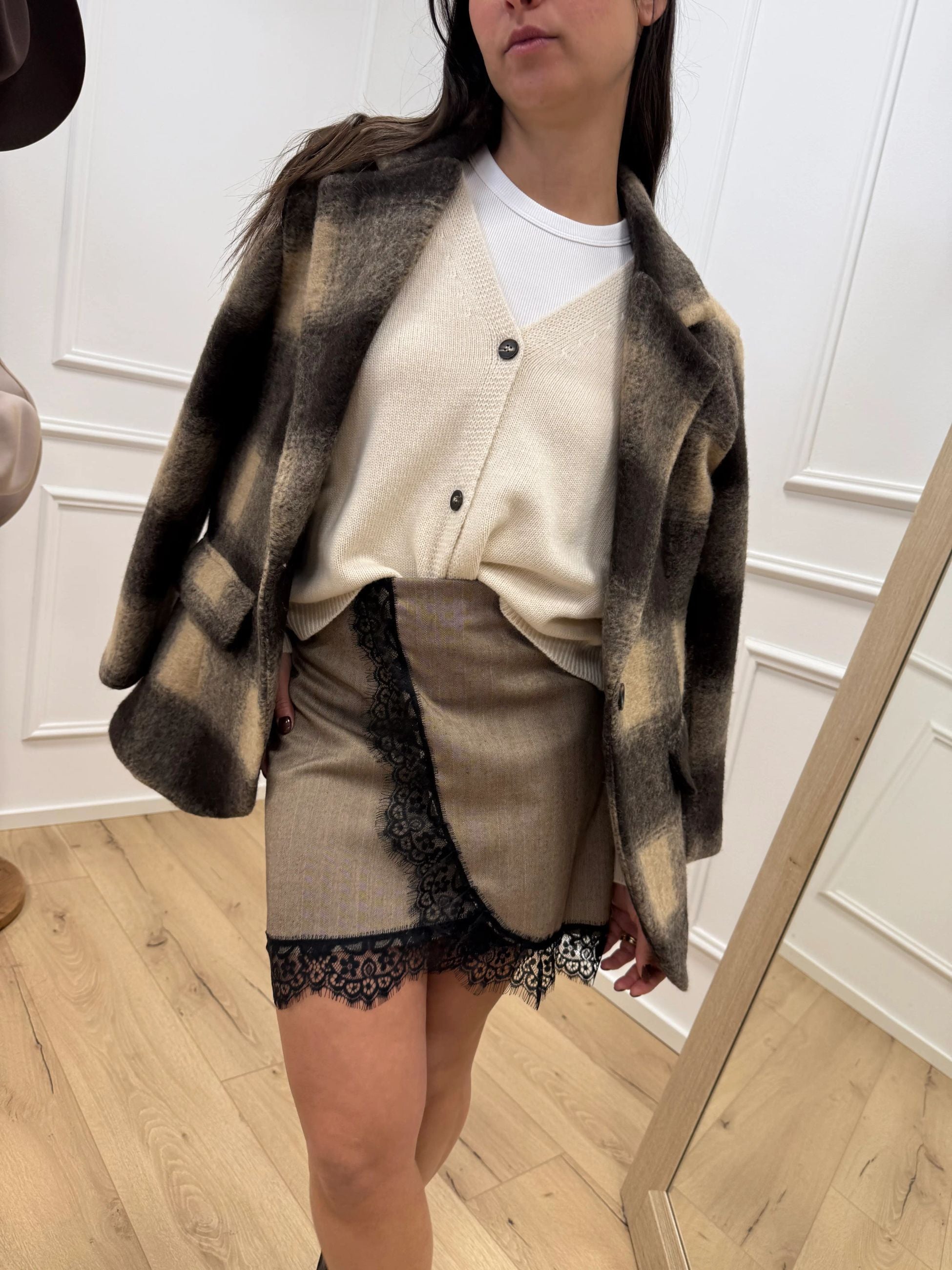 Gonna spigata moro con pizzo nero - HaveOne