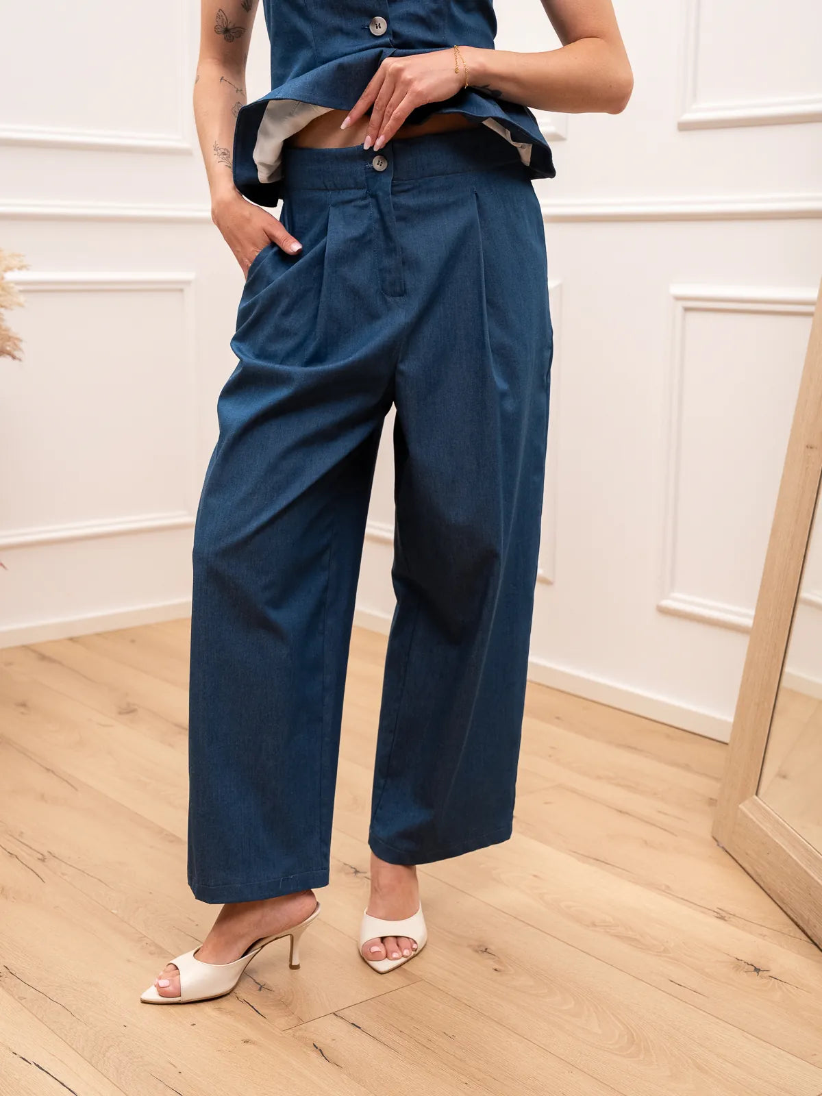 Pantaloni chambray carrot fit con pinces - Tensione In