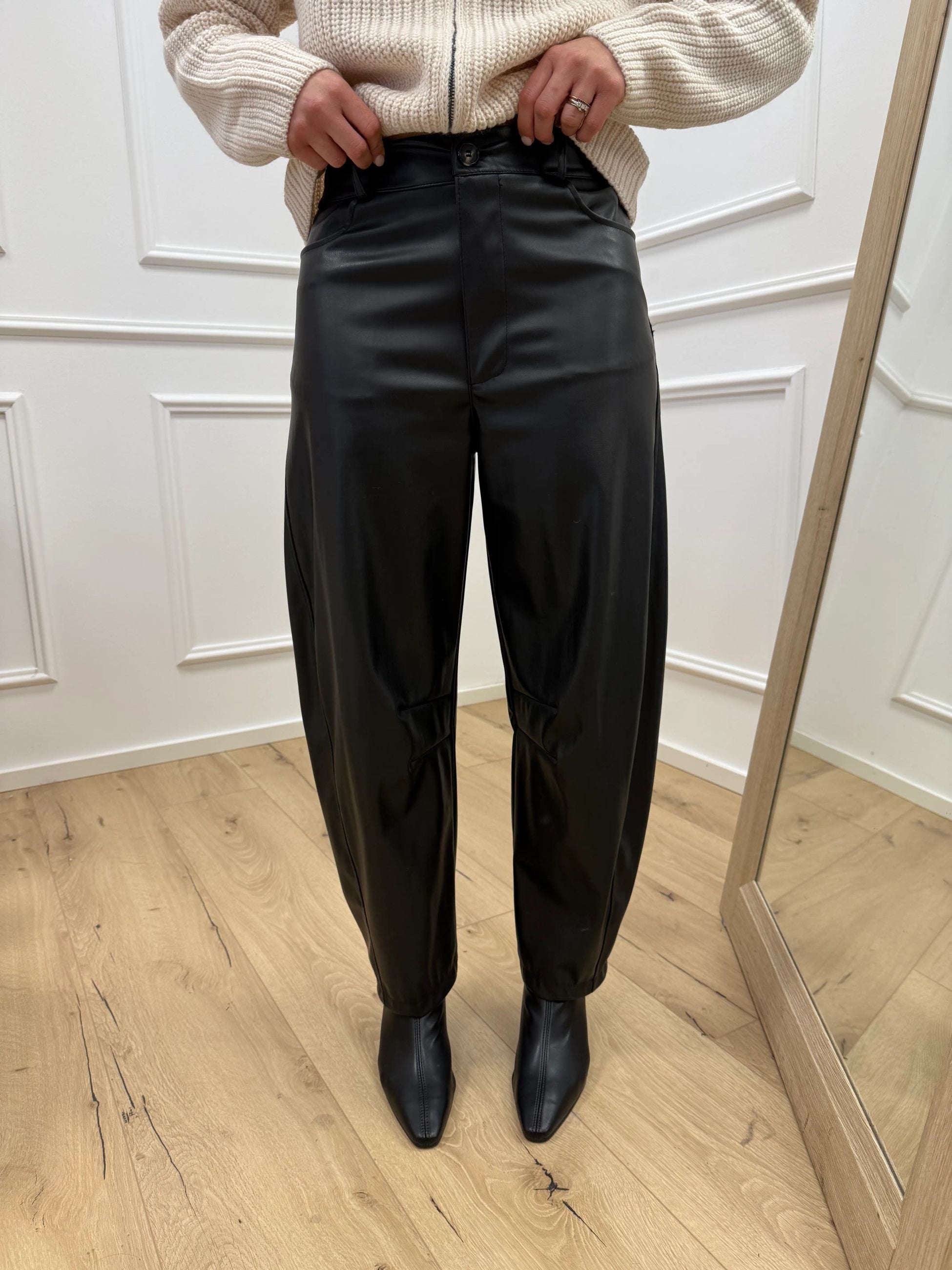 Pantaloni balloon in ecopelle nero - HaveOne