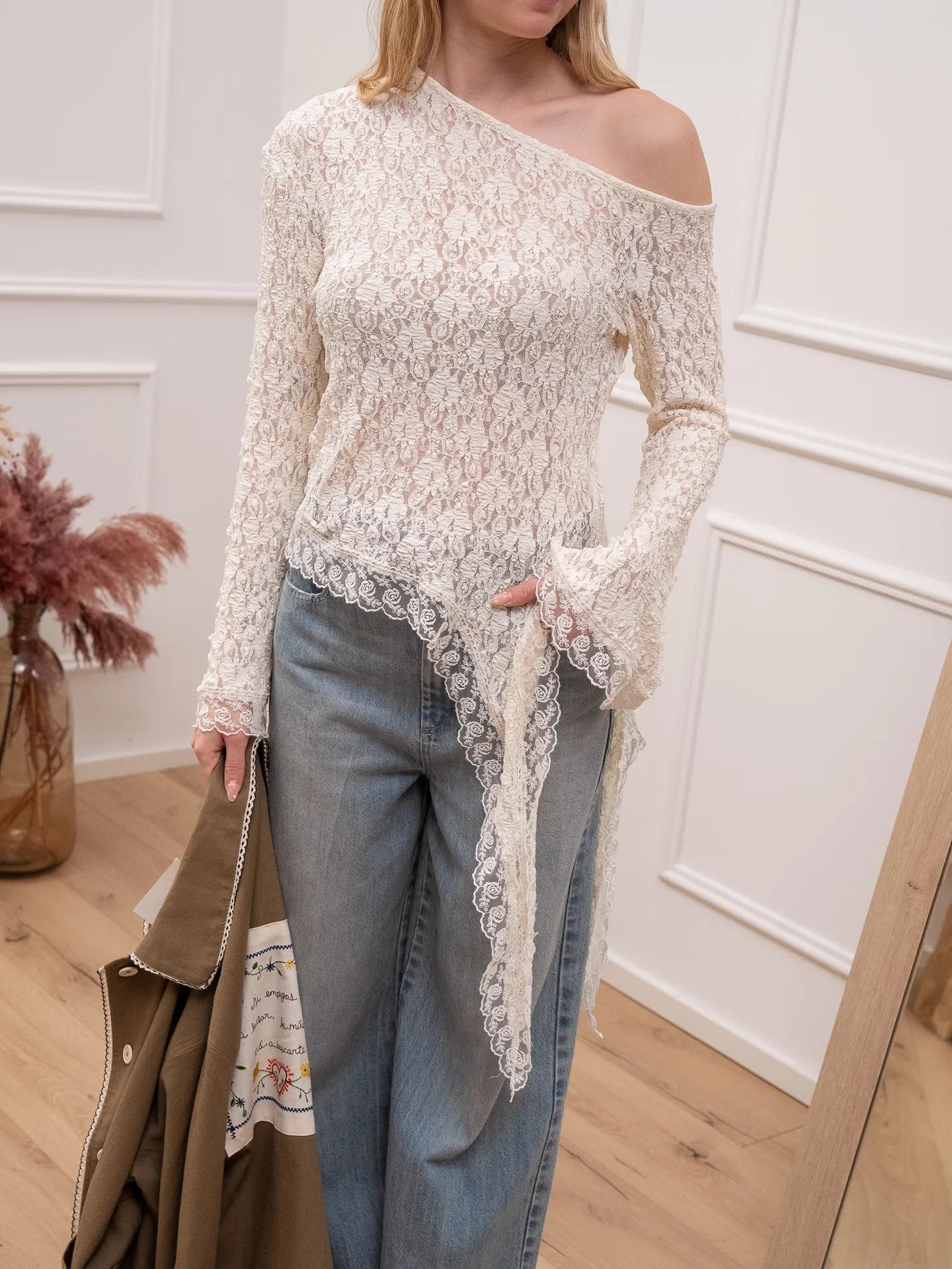 Maglia in pizzo burro taglio asimmetrico - HaveOne