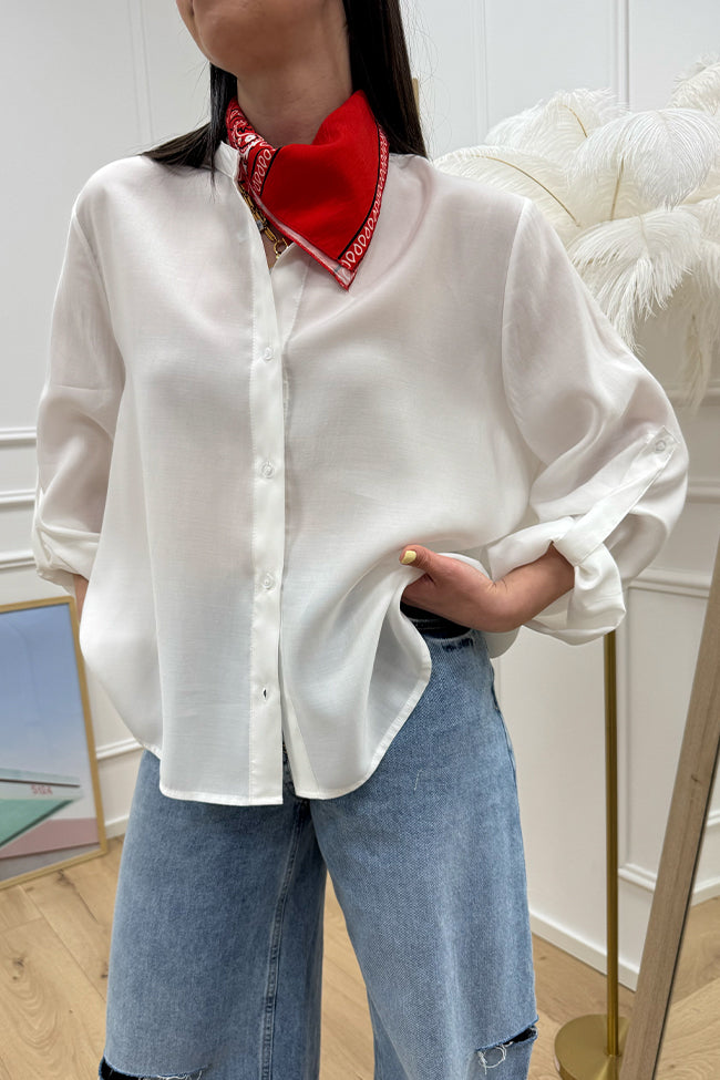 Camicia bianca con bandana rossa - HaveOne