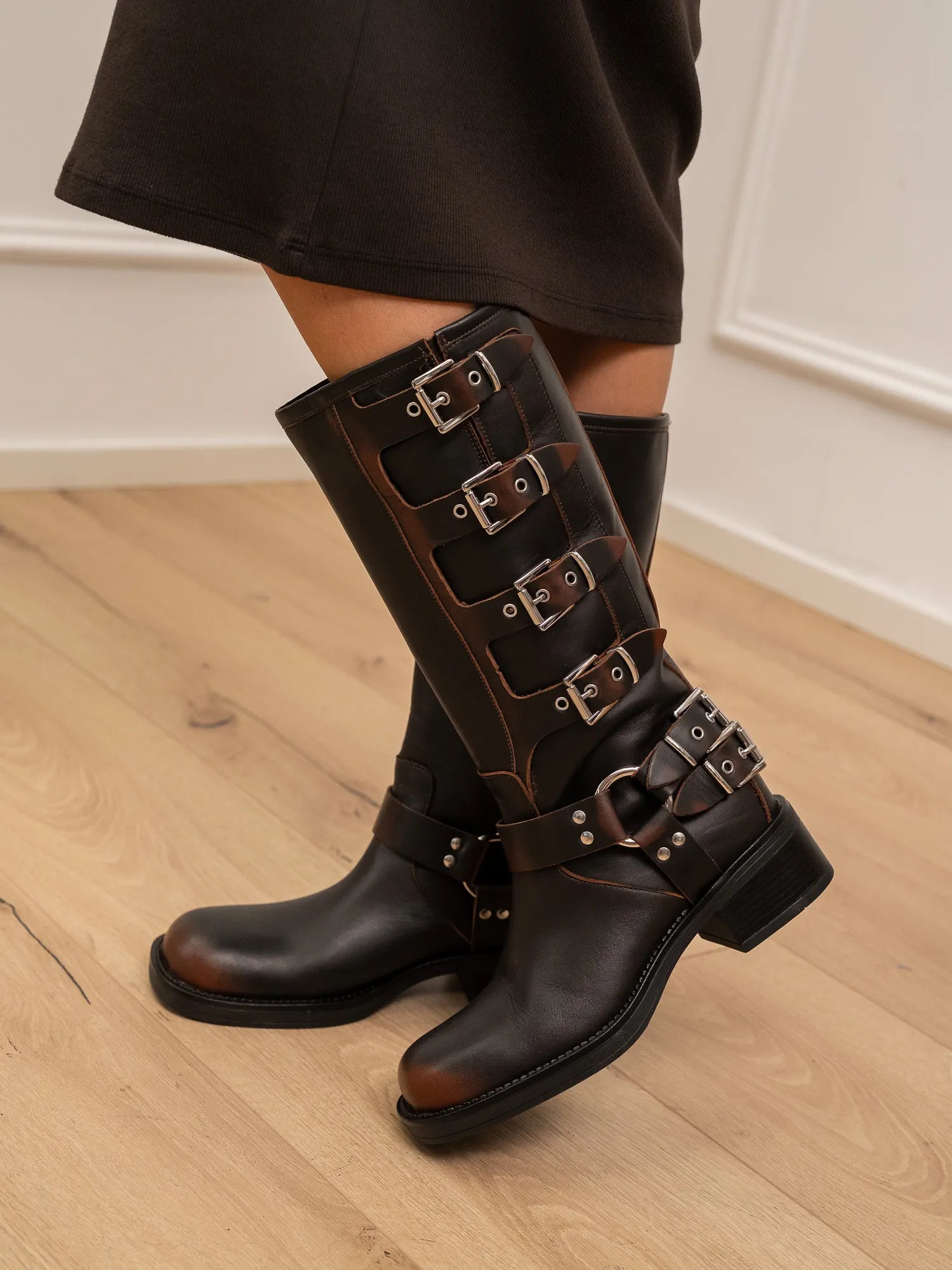 Stivale biker multi fibbie in pelle moro vintage - Ovyè