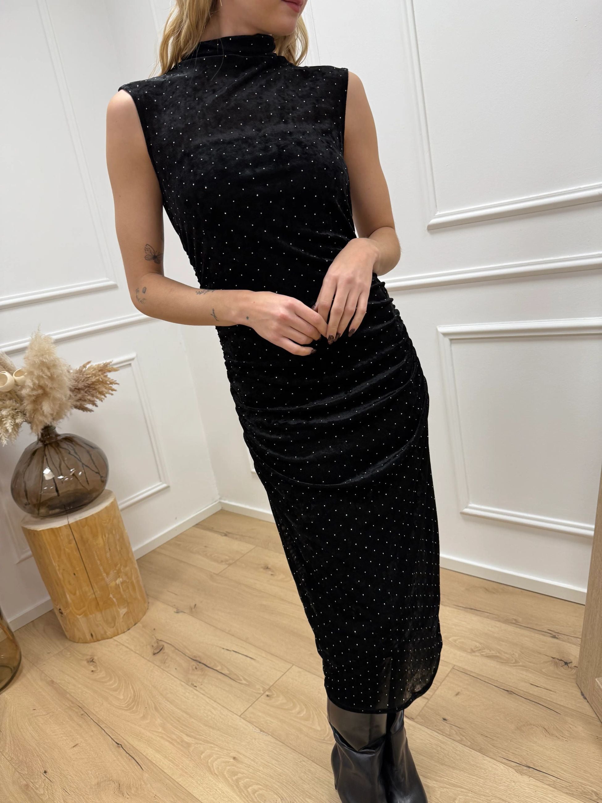 Vestito scollo vulcano nero con strass - Kontatto