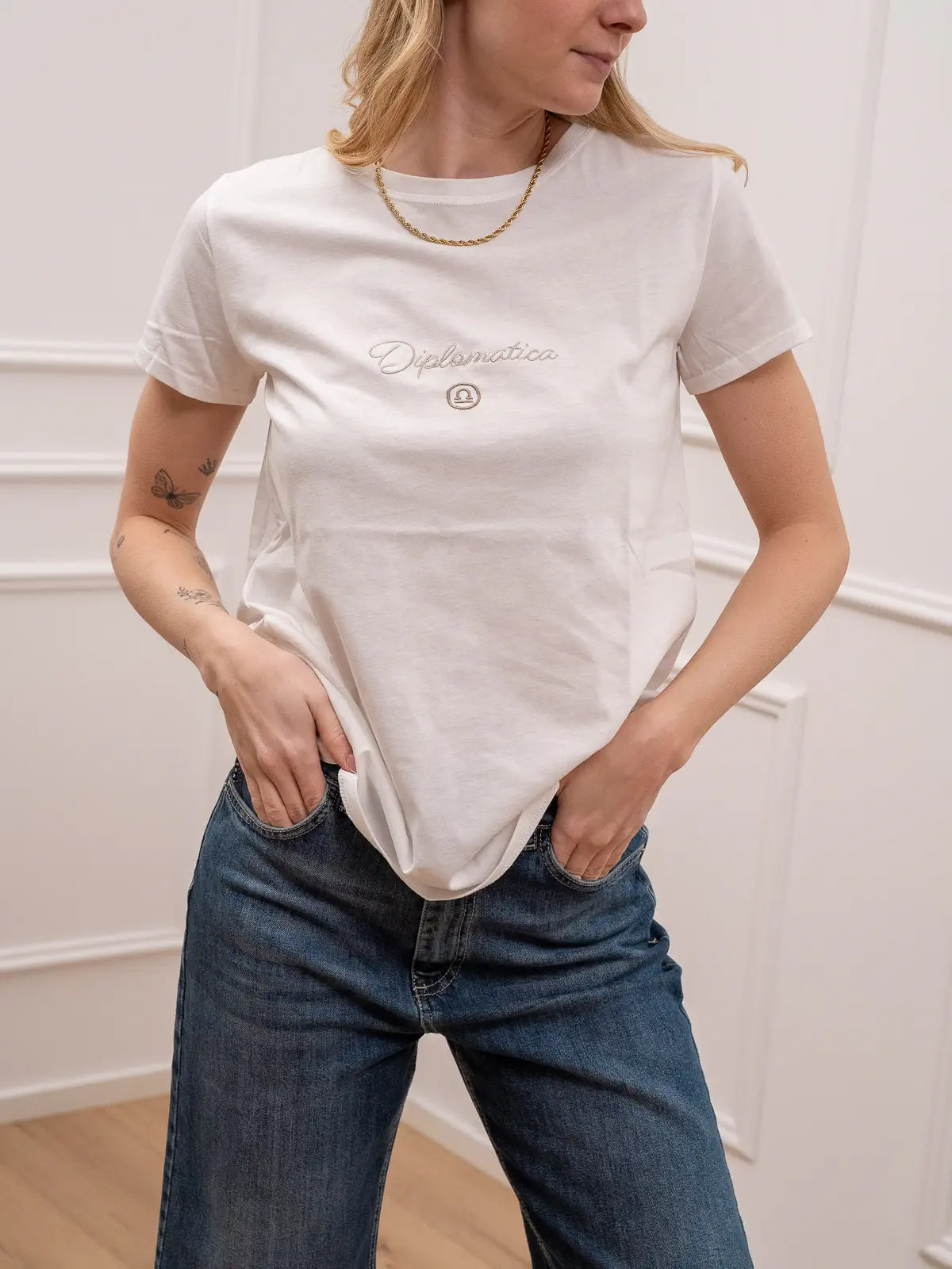 Tshirt ricamo bilancia "Diplomatica" - Vicolo