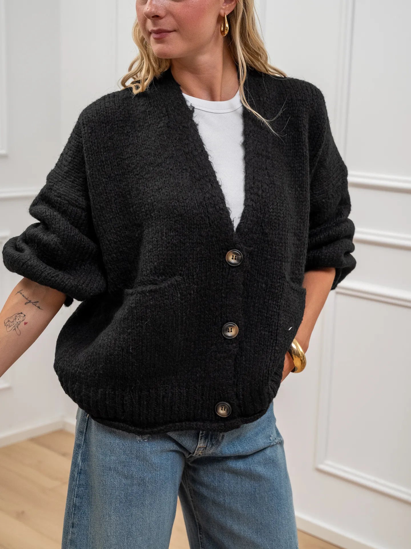 Cardigan nero a tre bottoni con taschine - HaveOne