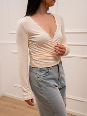 Maglia a incrocio crema con laccetti e pizzo - You Decide