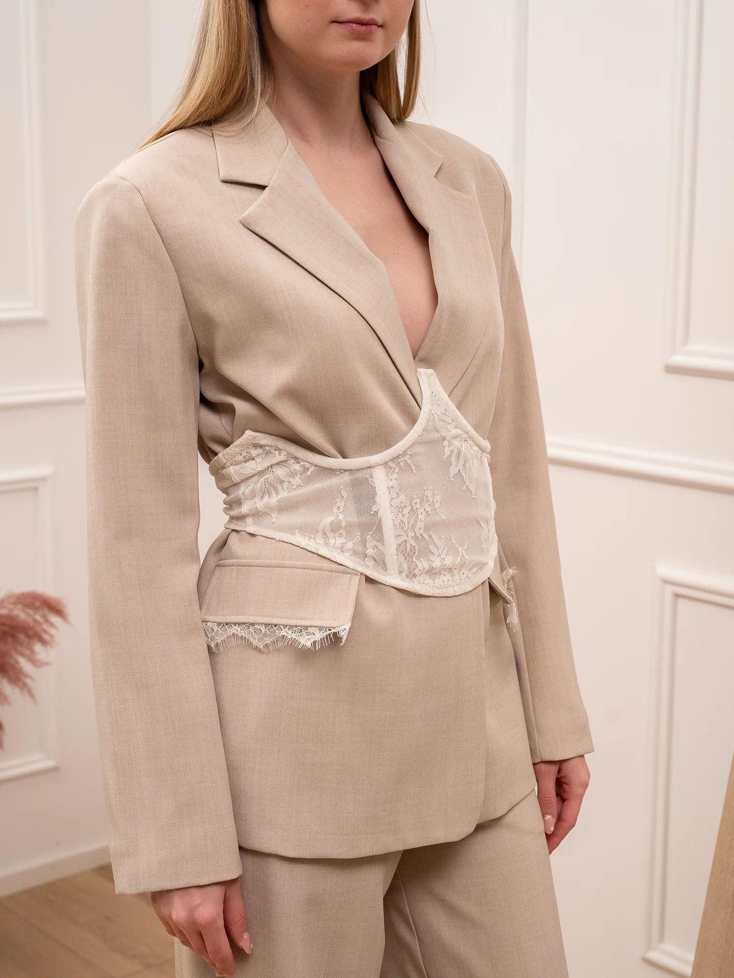 Giacca sabbia Amour con corsetto in pizzo - Vicolo