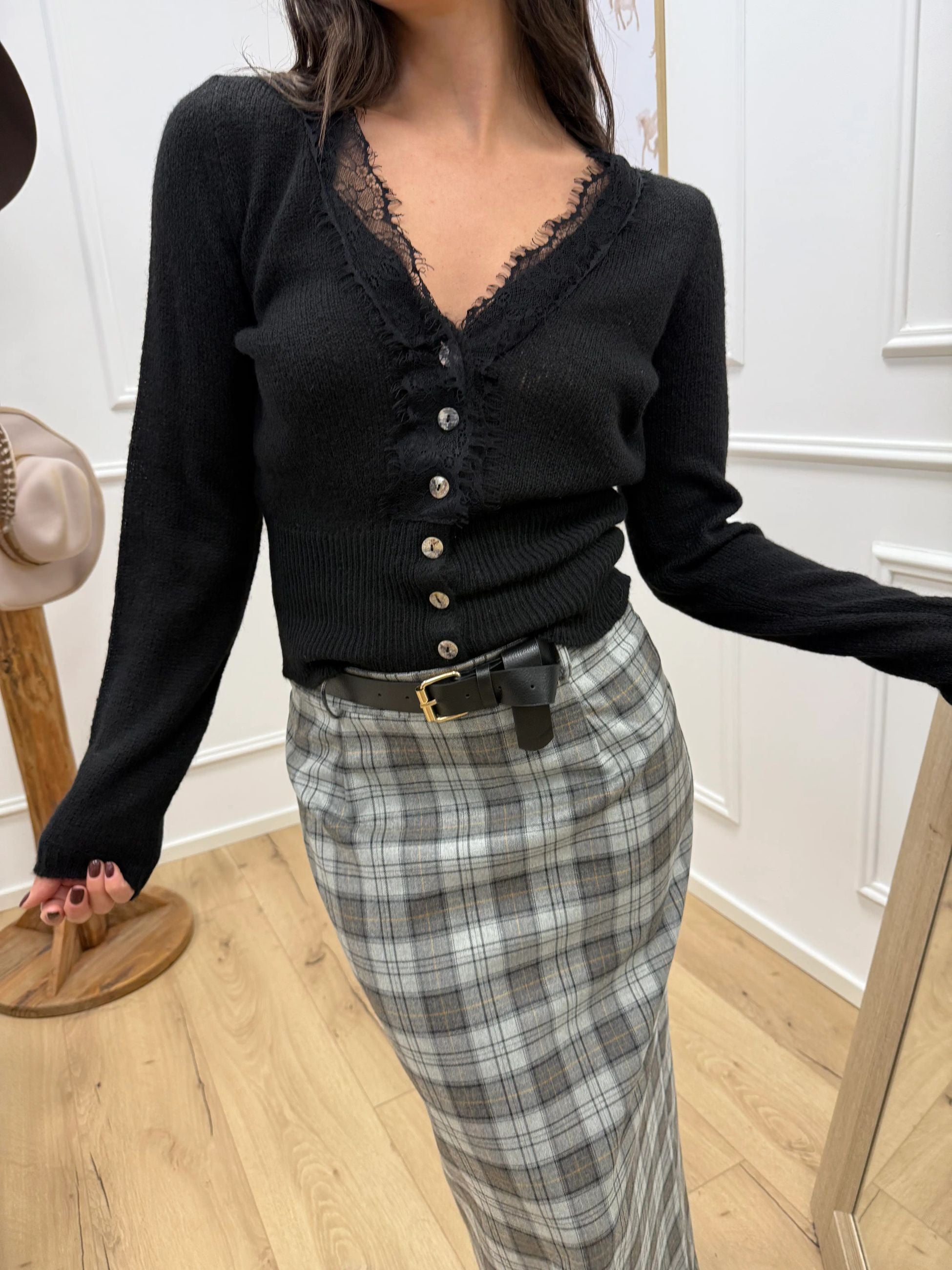 Cardigan nero scollo a v con pizzo - HaveOne