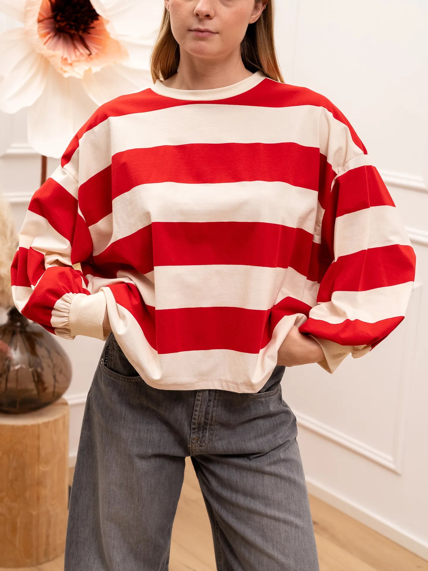 Maglia a scatoletta rigata burro e rosso - Philia Loft