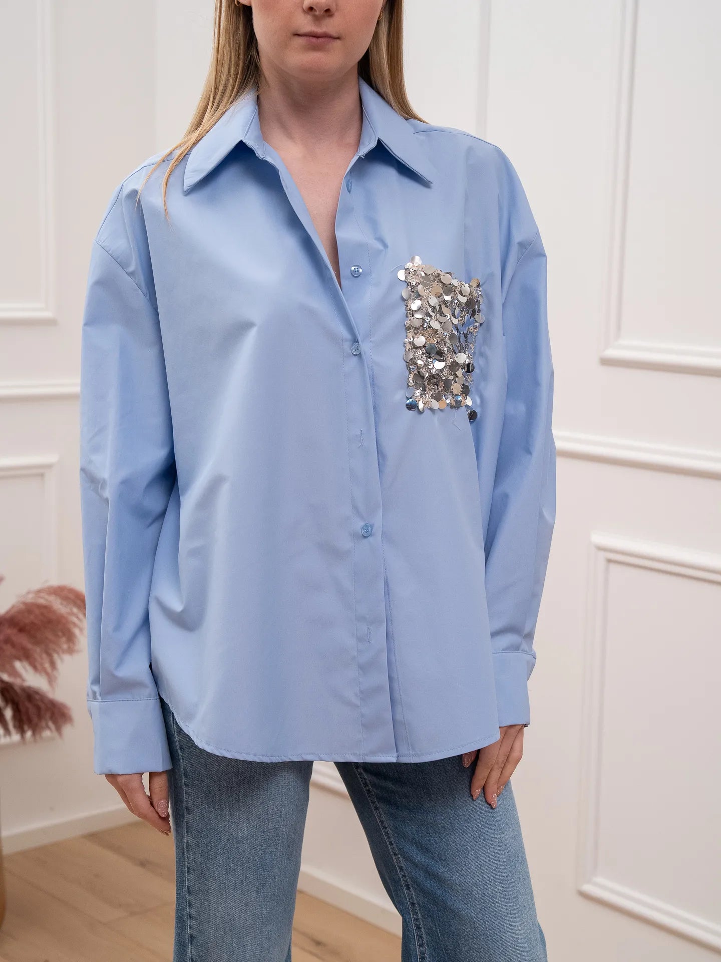 Camicia celeste over tasca paillettes - Tensione In