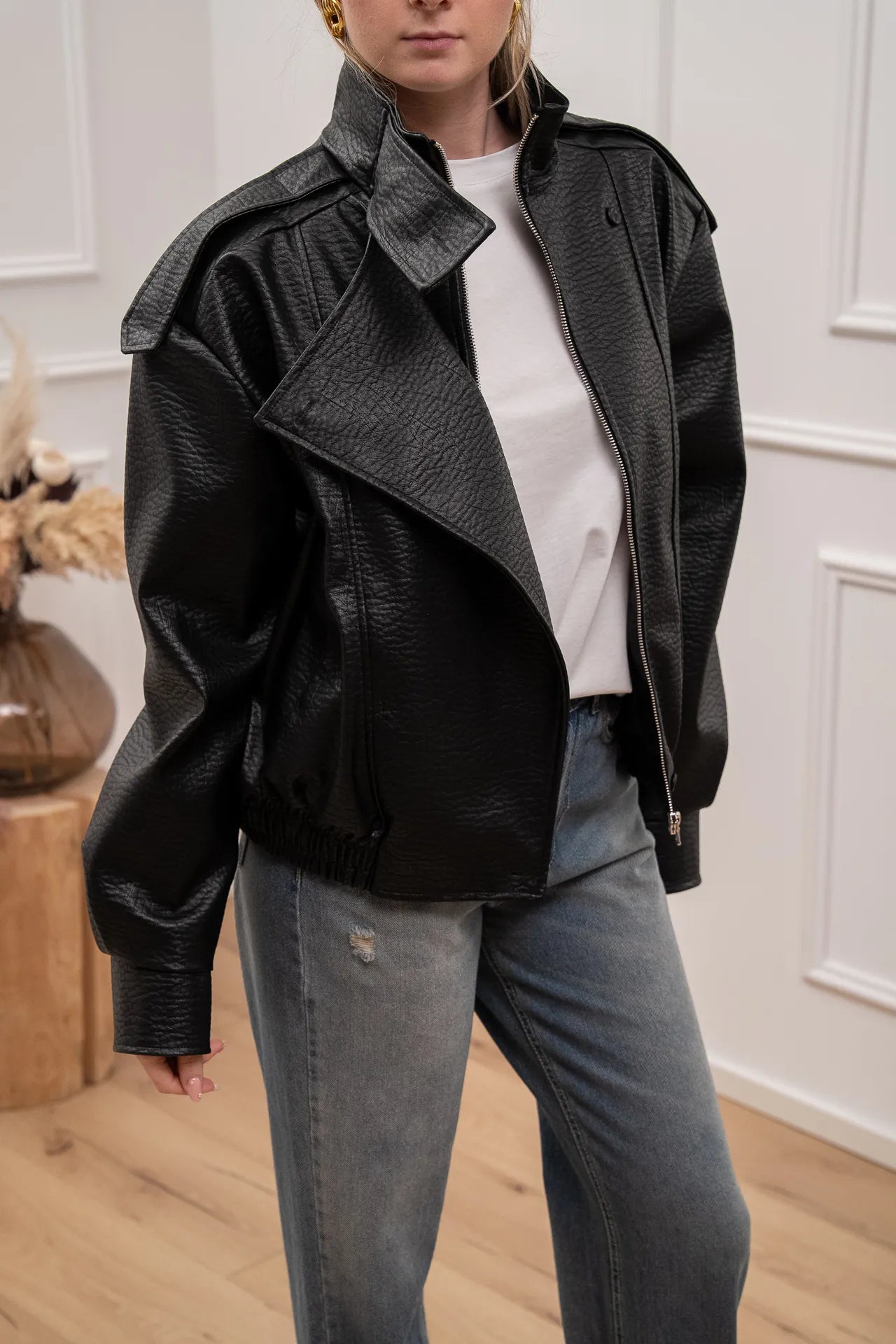 Bomber Urban nero in ecopelle martellata - Vicolo