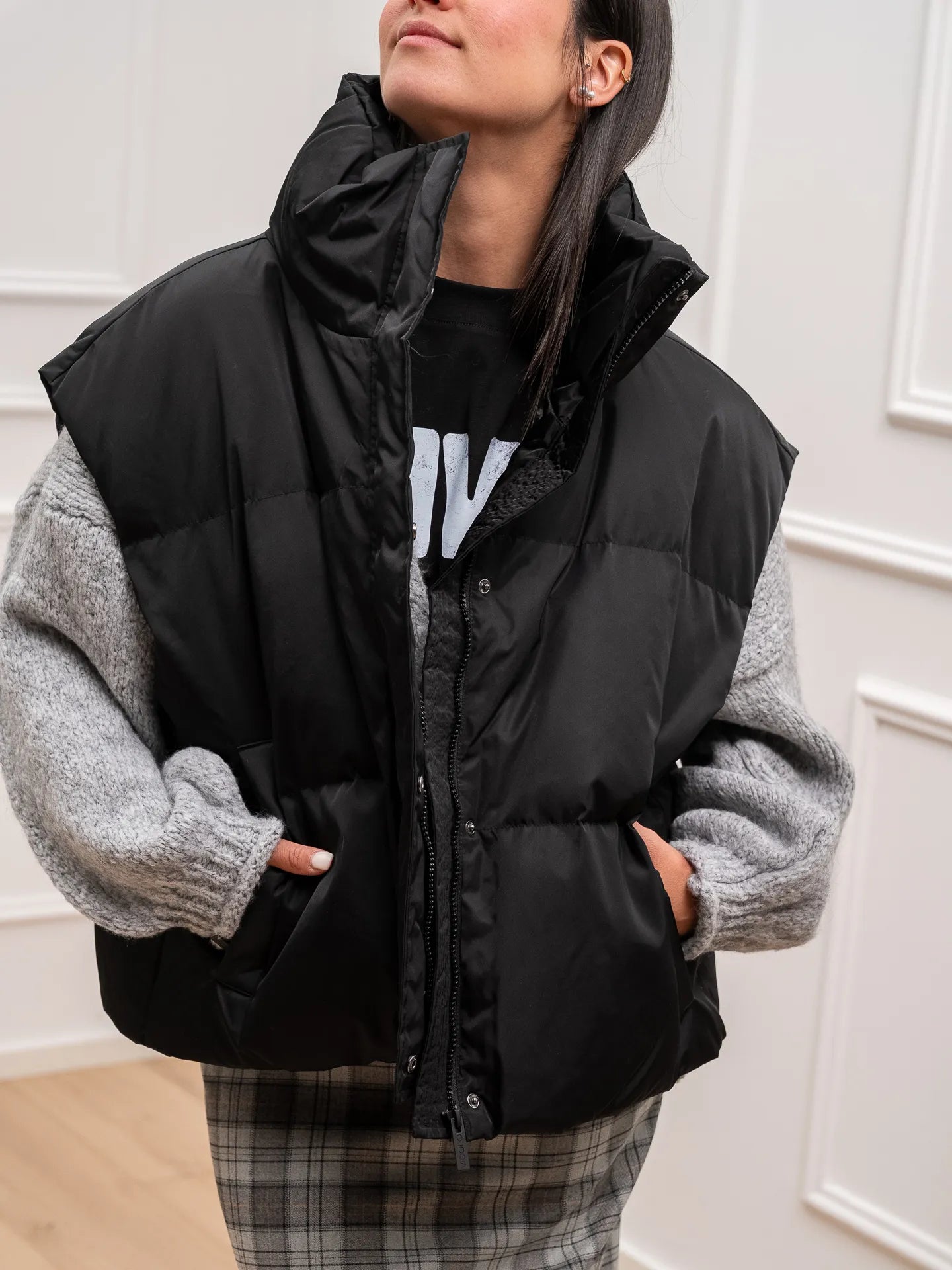 Piumino gilet smanicato nero oversize - Vicolo