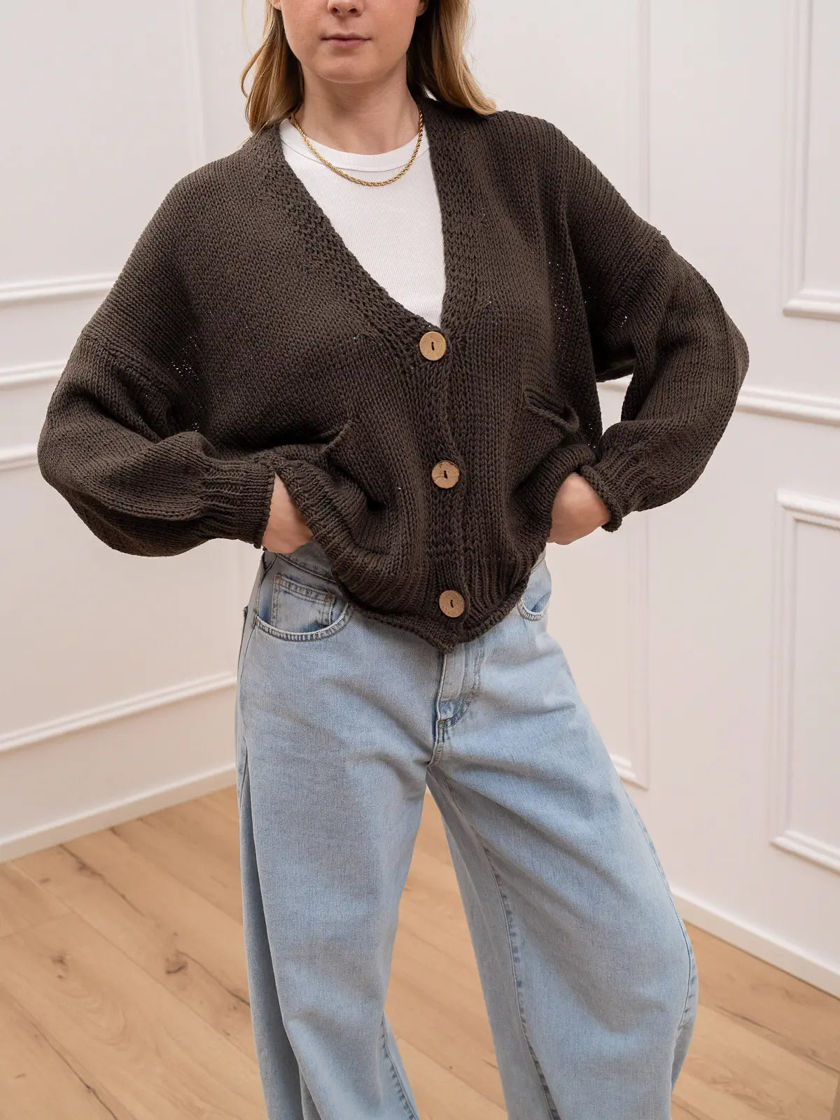 Cardigan bottoni moro bordi con ricciolo - HaveOne