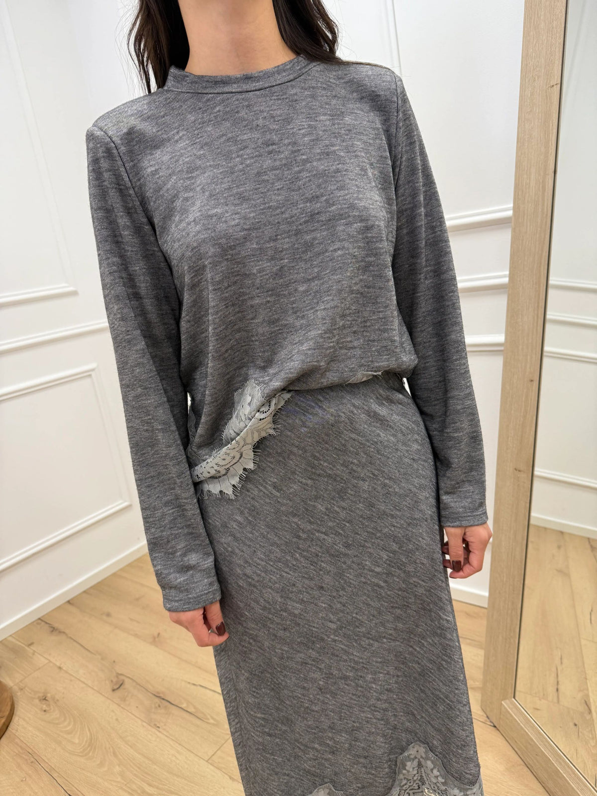 Maglia grigia soft touch con pizzo - Tensione In