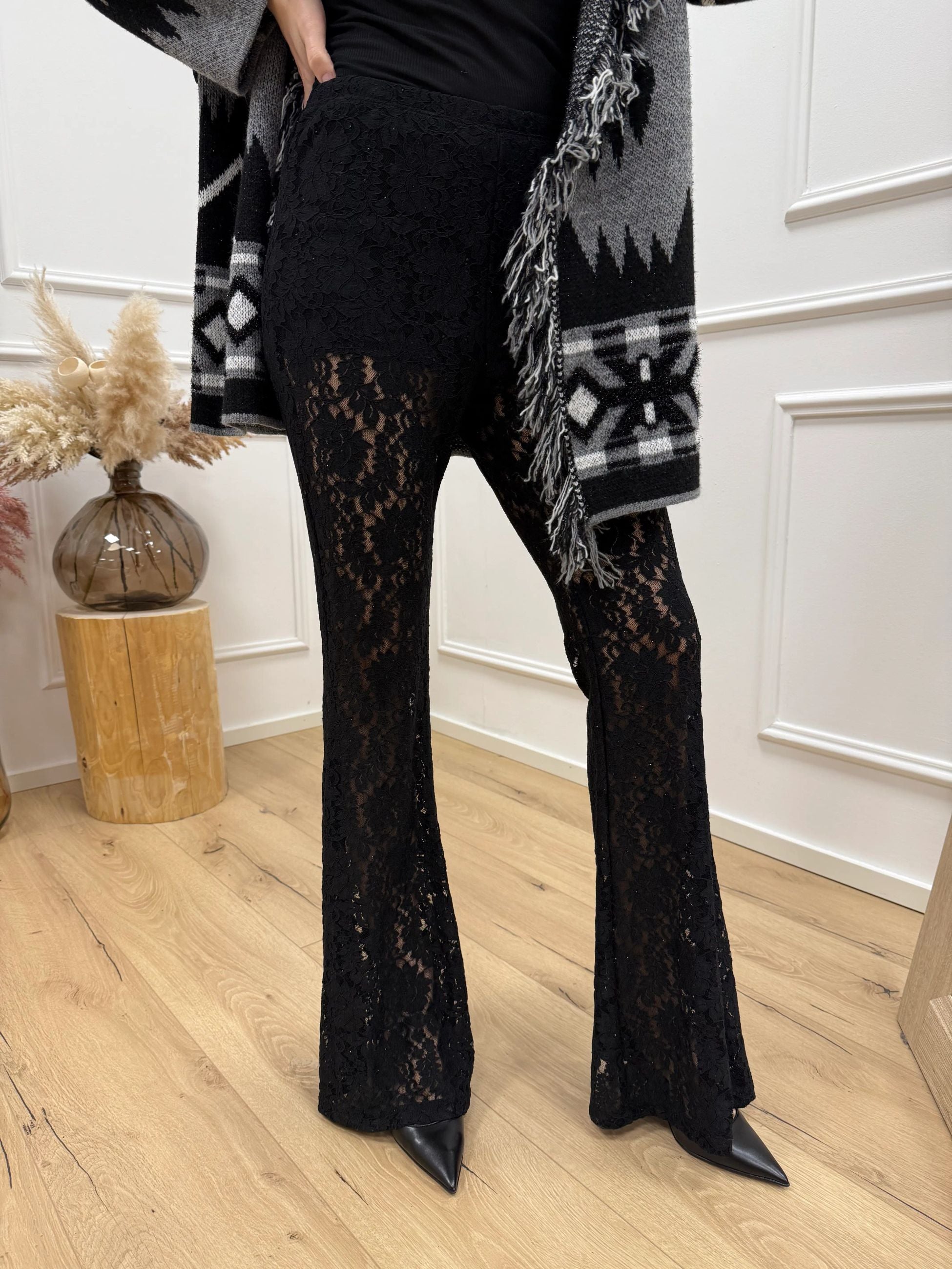 Pantaloni neri a zampa in pizzo con micro strass - Vicolo