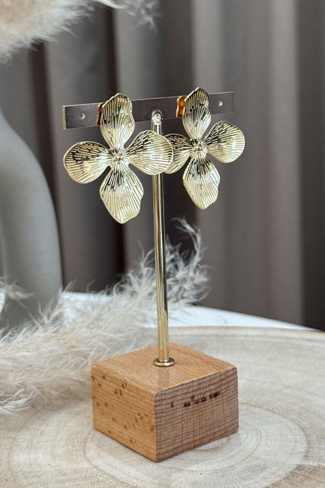 Orecchini maxi fiore zigrinato oro - Calibro Shop