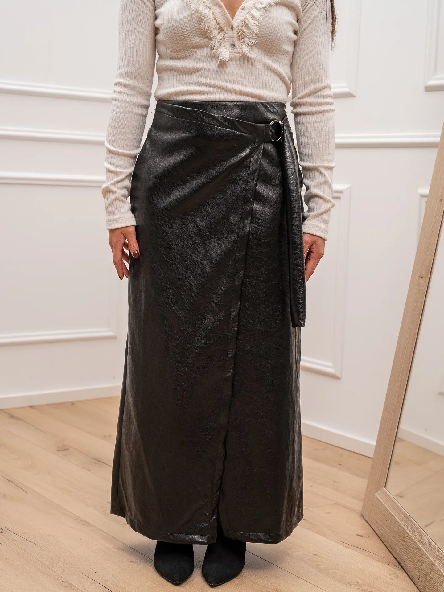 Gonna nera in ecopelle con anello - HaveOne