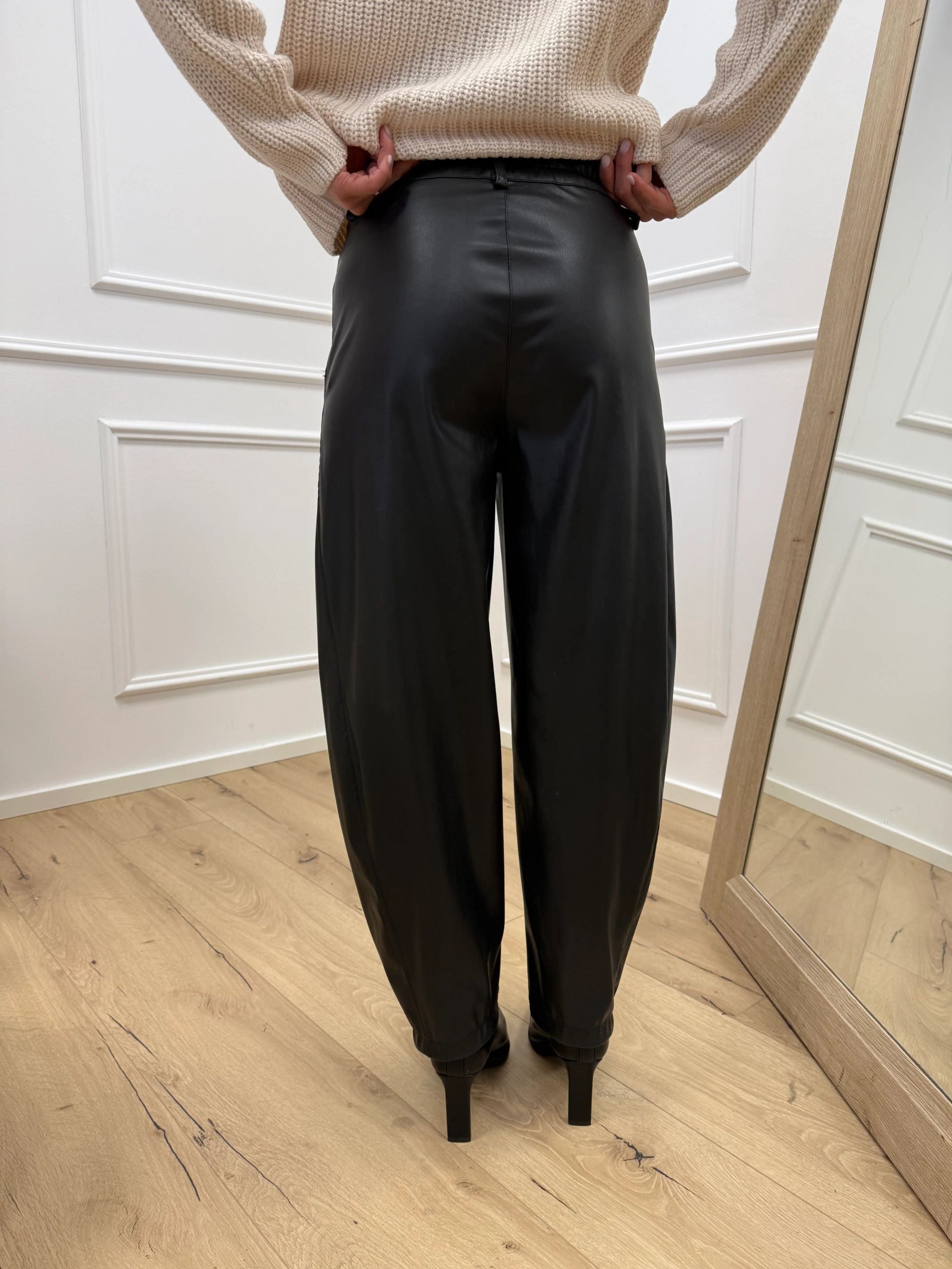 Pantaloni balloon in ecopelle nero - HaveOne