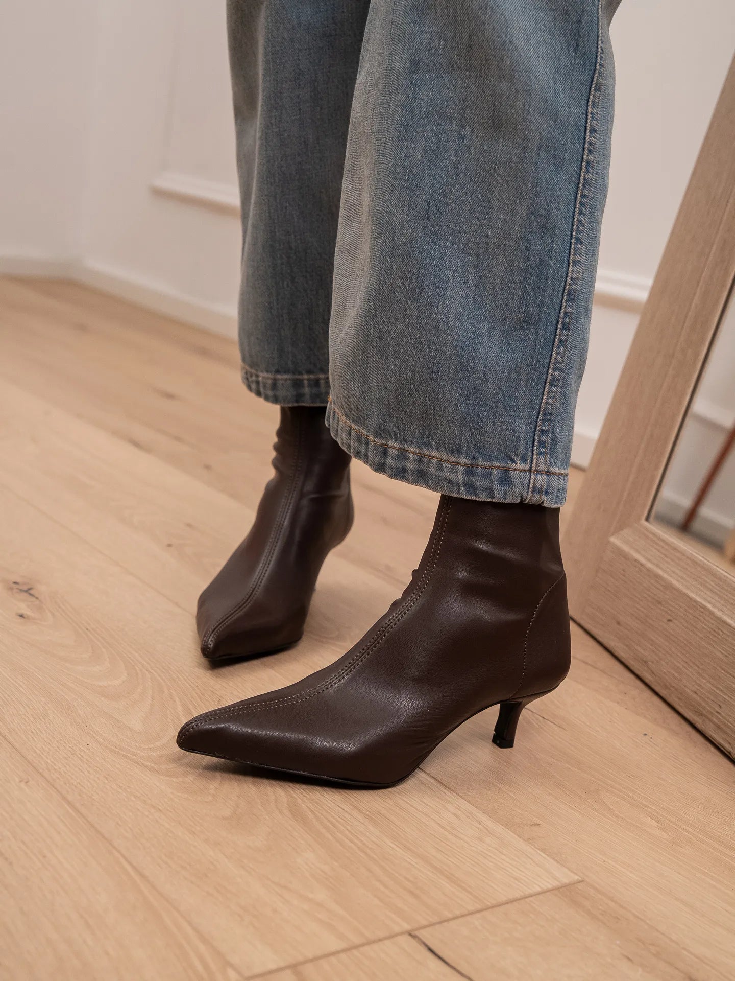 Stivaletti a calzino caffè a punta - Ovyè