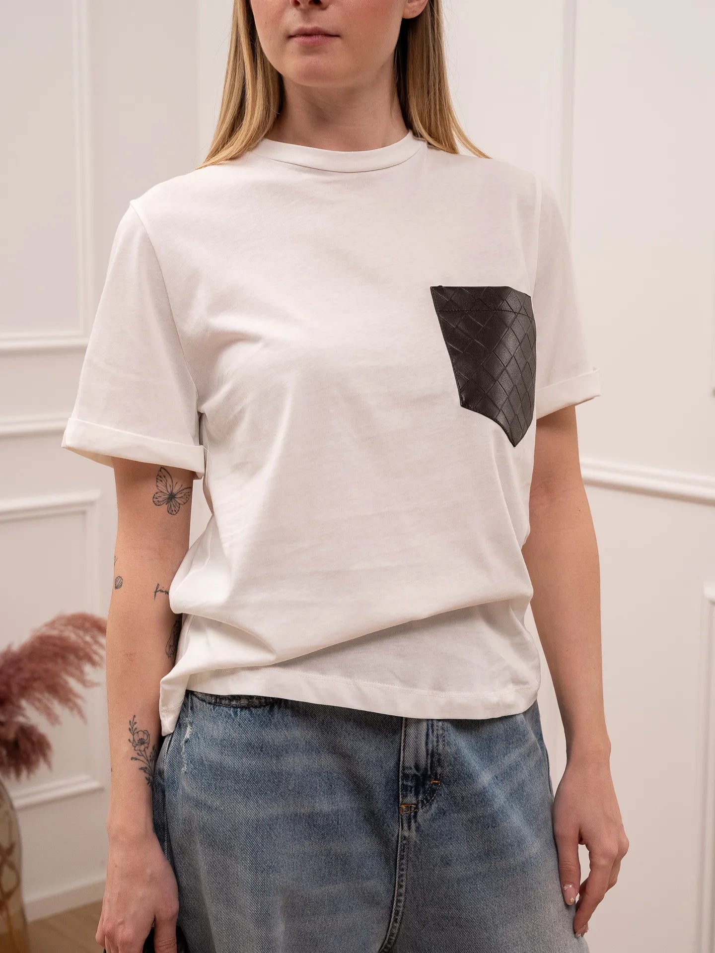 T shirt bianca tasca ecopelle moro - Tensione In