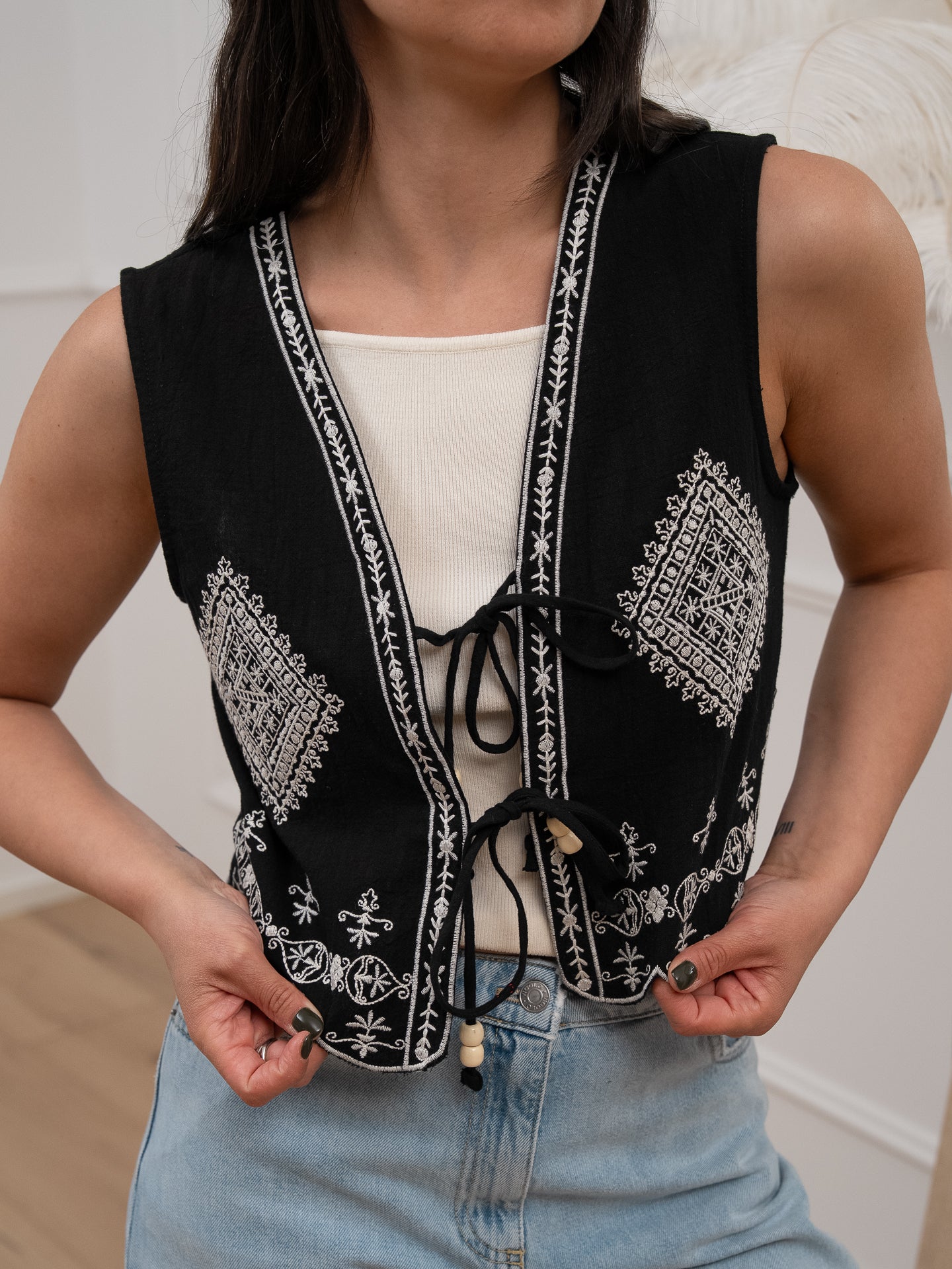 Gilet nero ricami burro - HaveOne