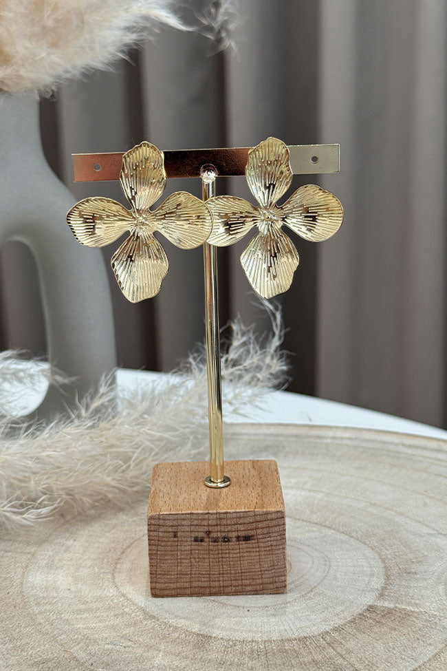 Orecchini maxi fiore zigrinato oro - Calibro Shop