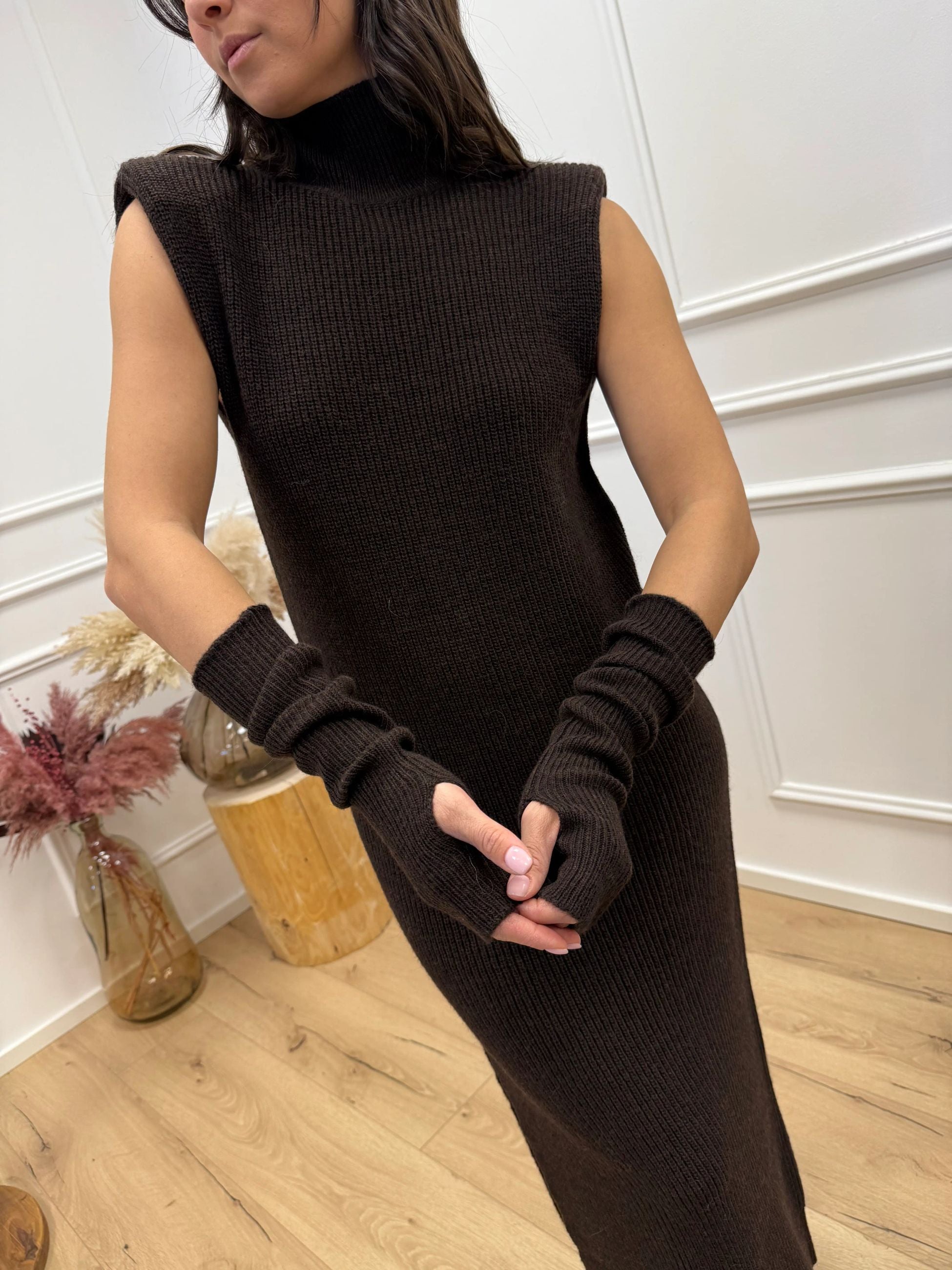 Vestito moro a coste con manicotti - Kontatto