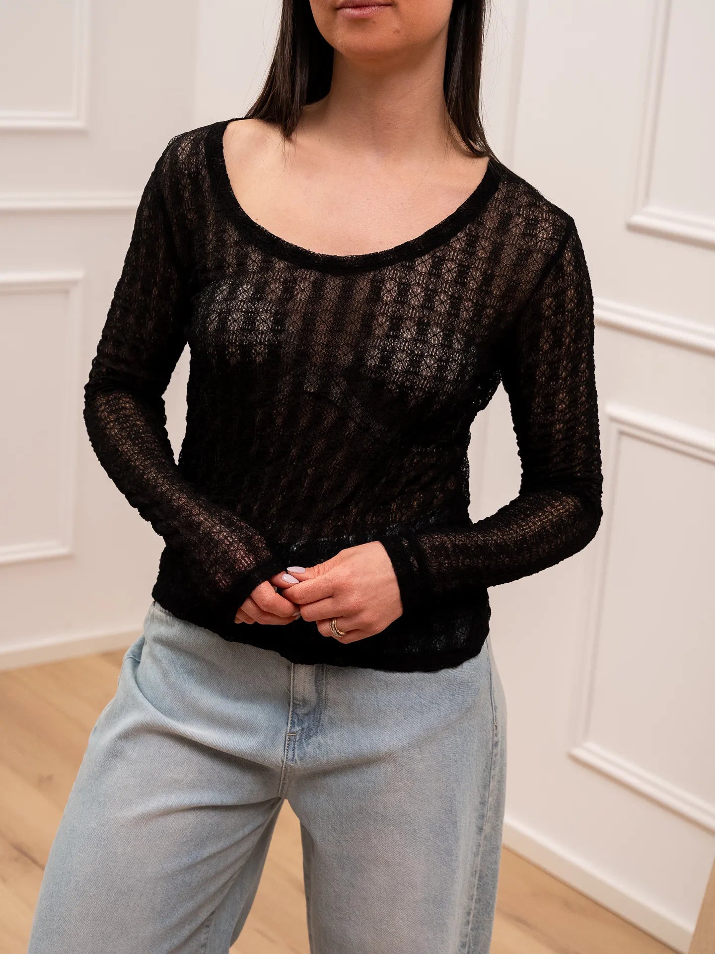 Maglia in pizzo nera scollo rotondo - You Decide