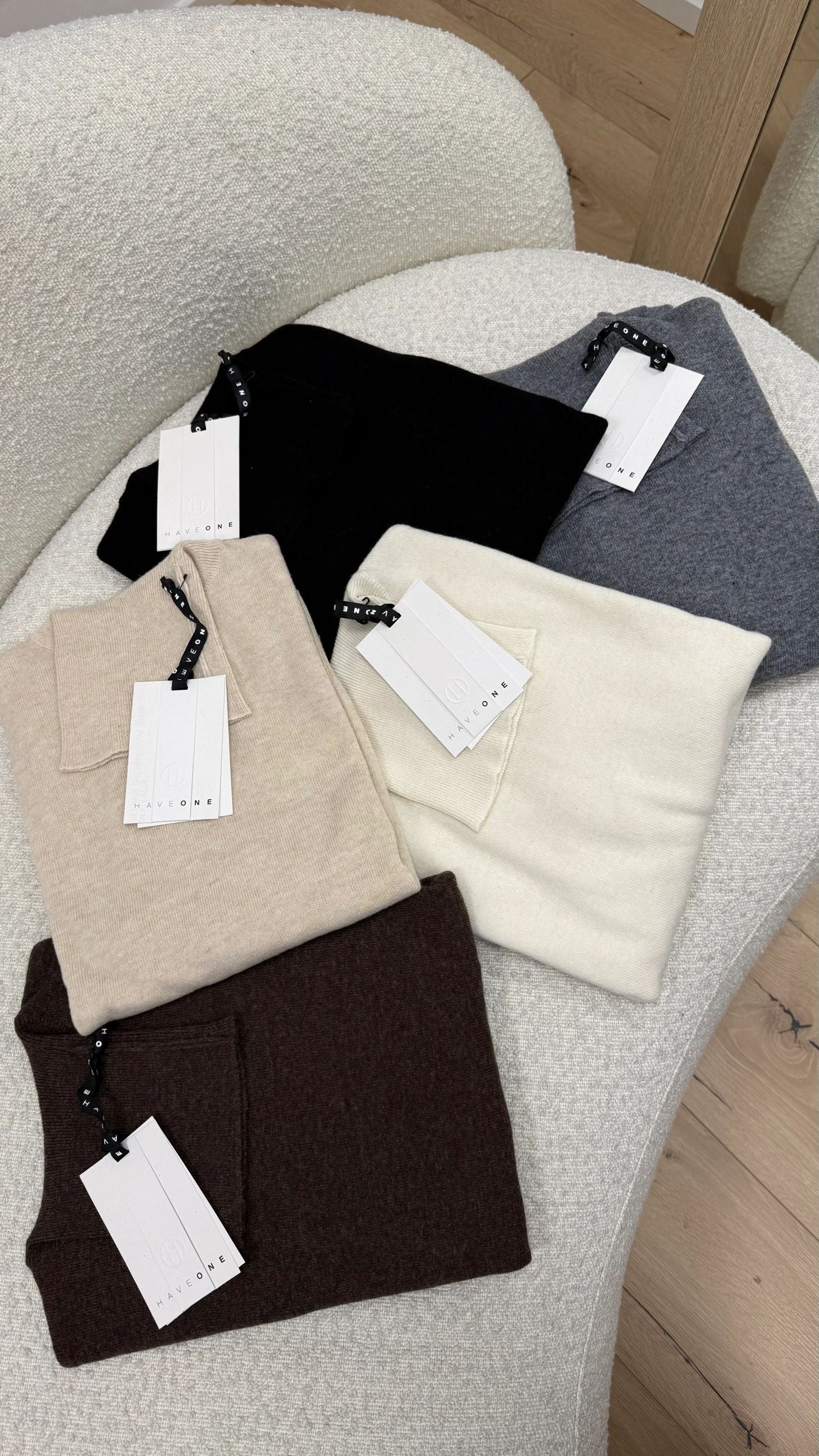 Maglia dolcevita nera 80% lana - HaveOne