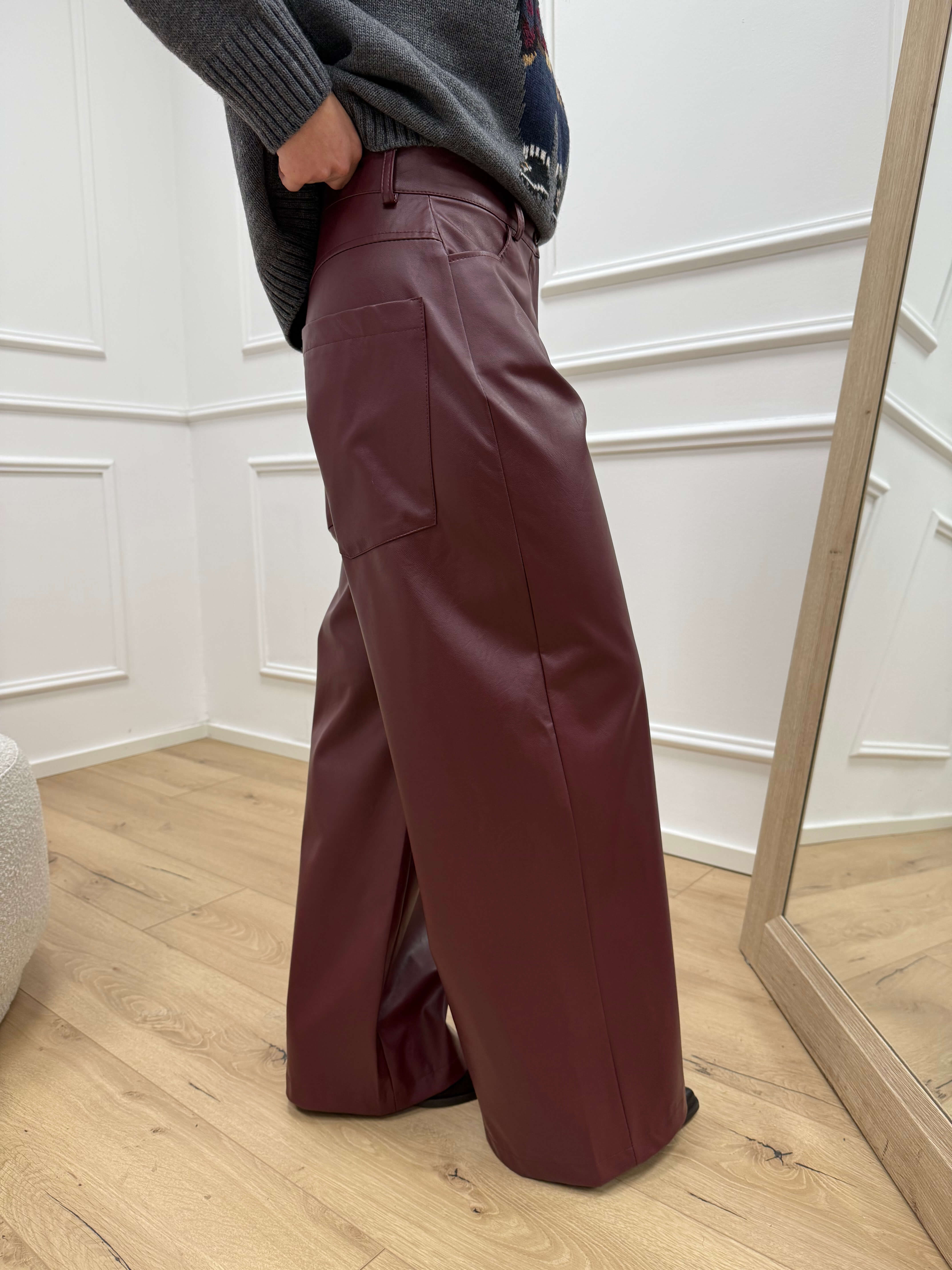 Pantaloni Giusy bordeaux ecopelle martellata - Tensione In