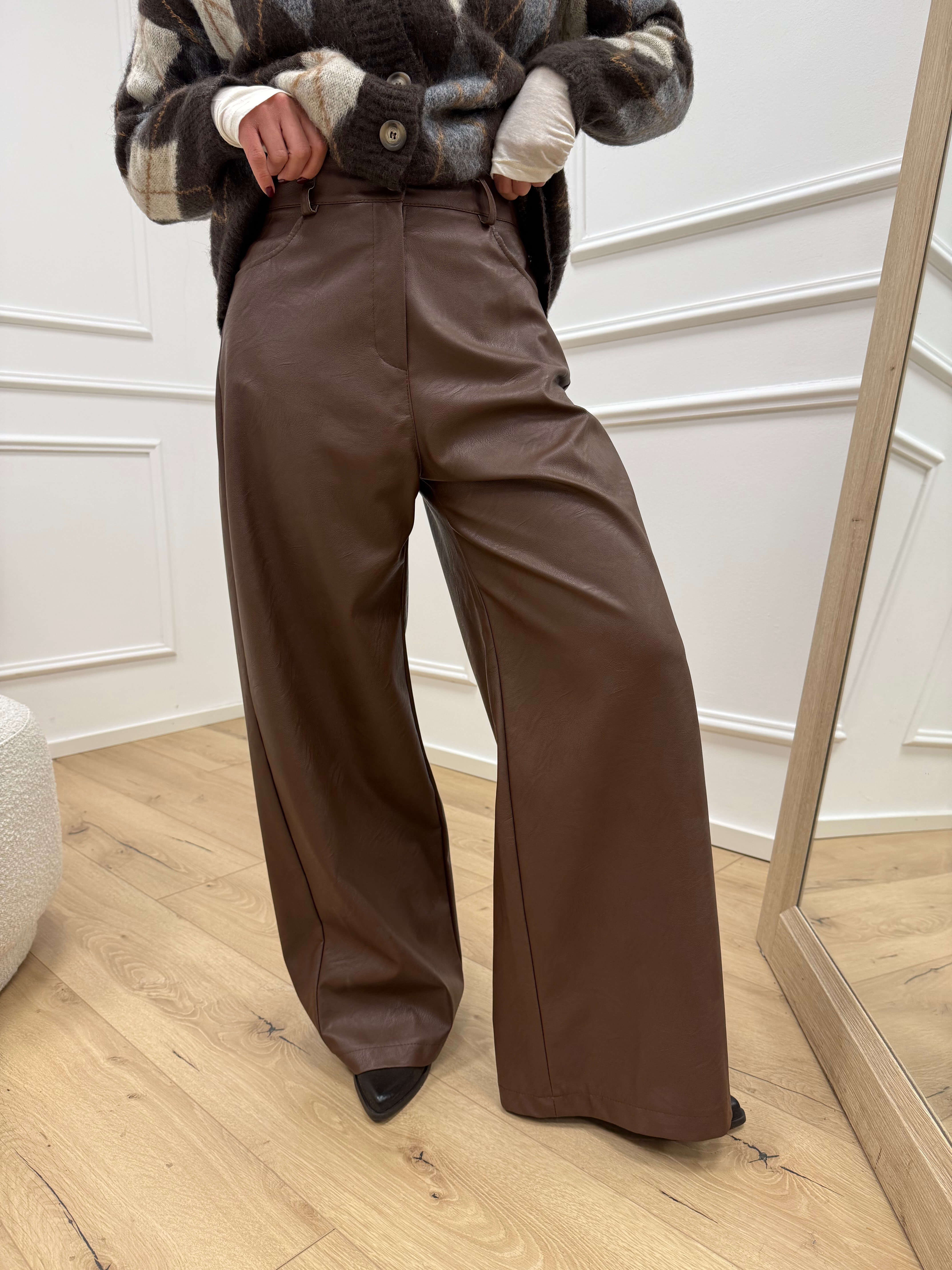 Pantaloni Giusy cioccolato ecopelle martellata - Tensione In