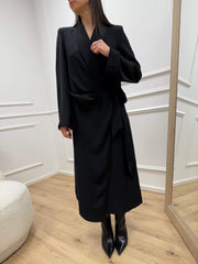 Vestito nero a portafoglio con revers - Tensione In