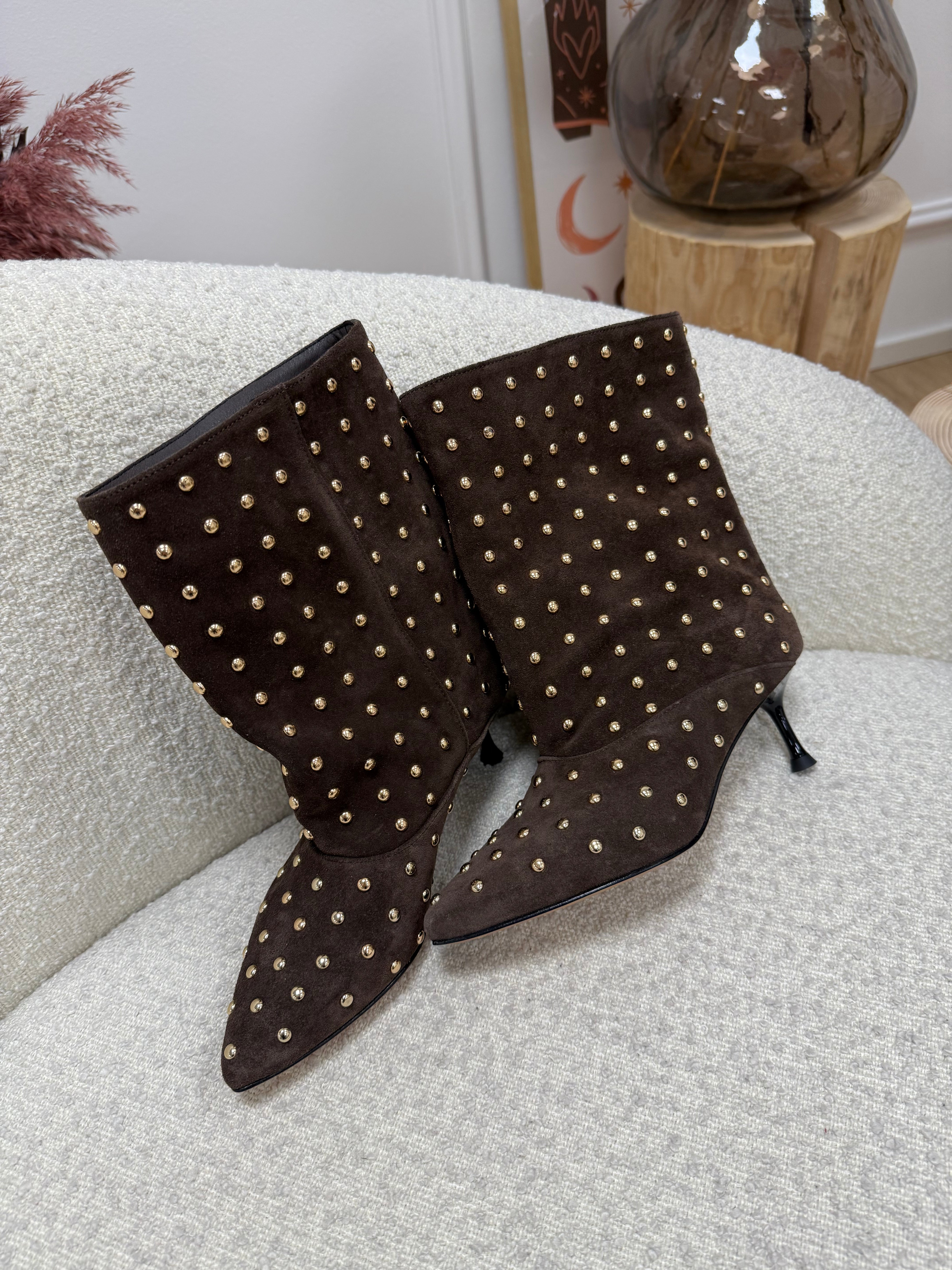 Tronchetto in crosta moro con borchie oro - Divine Follie