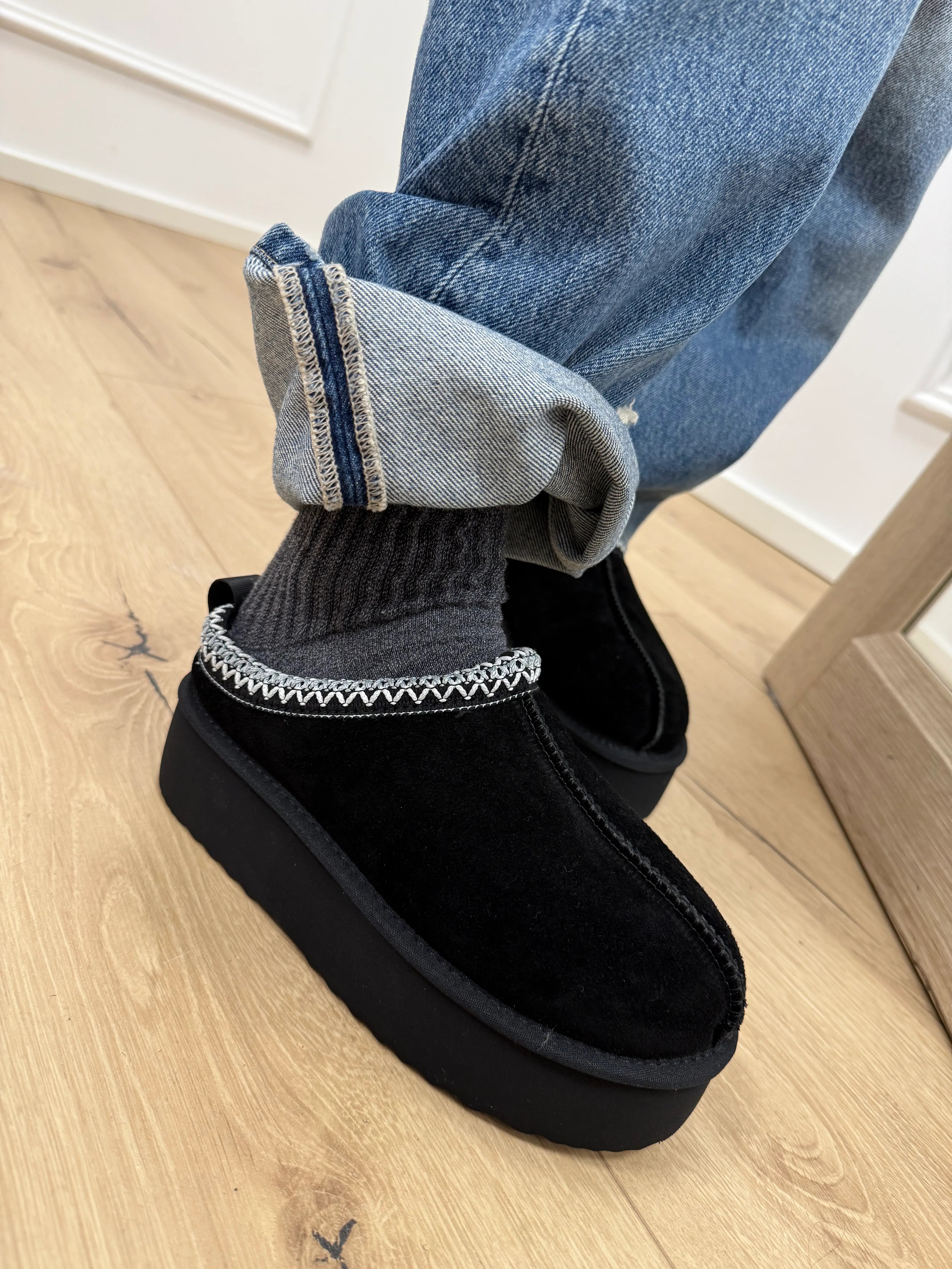 Sabot ricamato platform nero - Ovyè