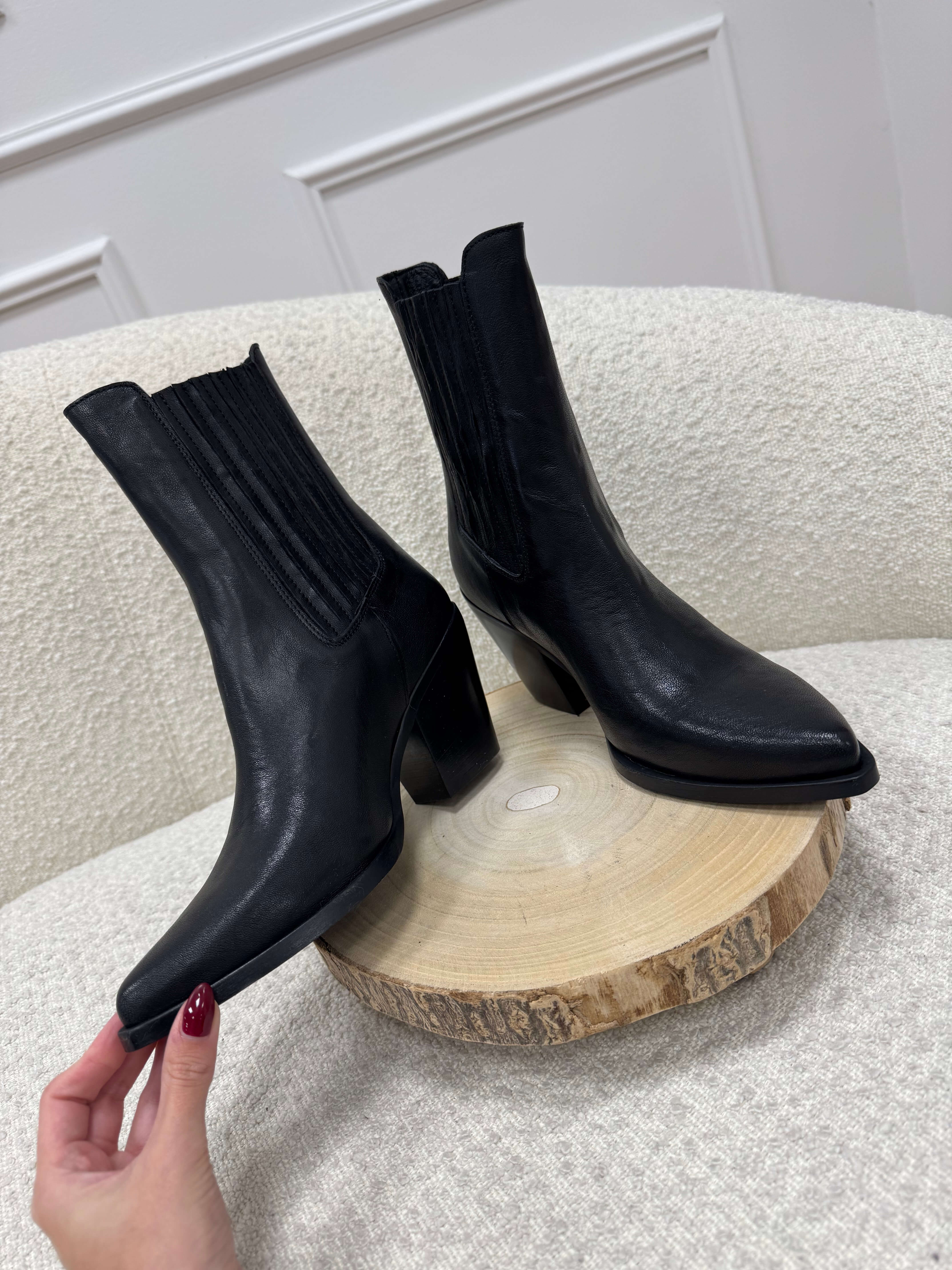 Texano Chelsea in pelle nero con tacco - Divine Follie