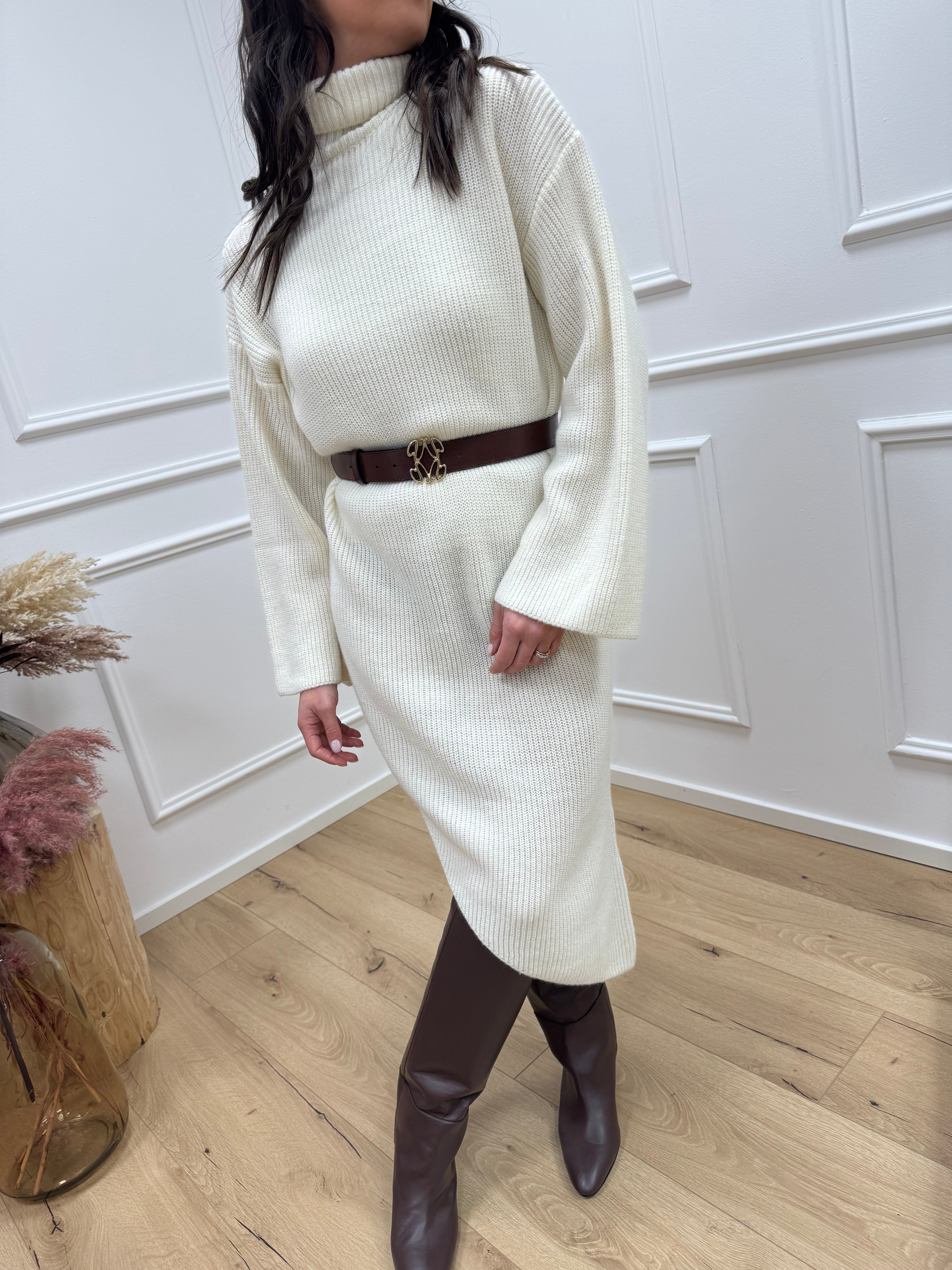 Vestito panna taglio obliquo - Kontatto