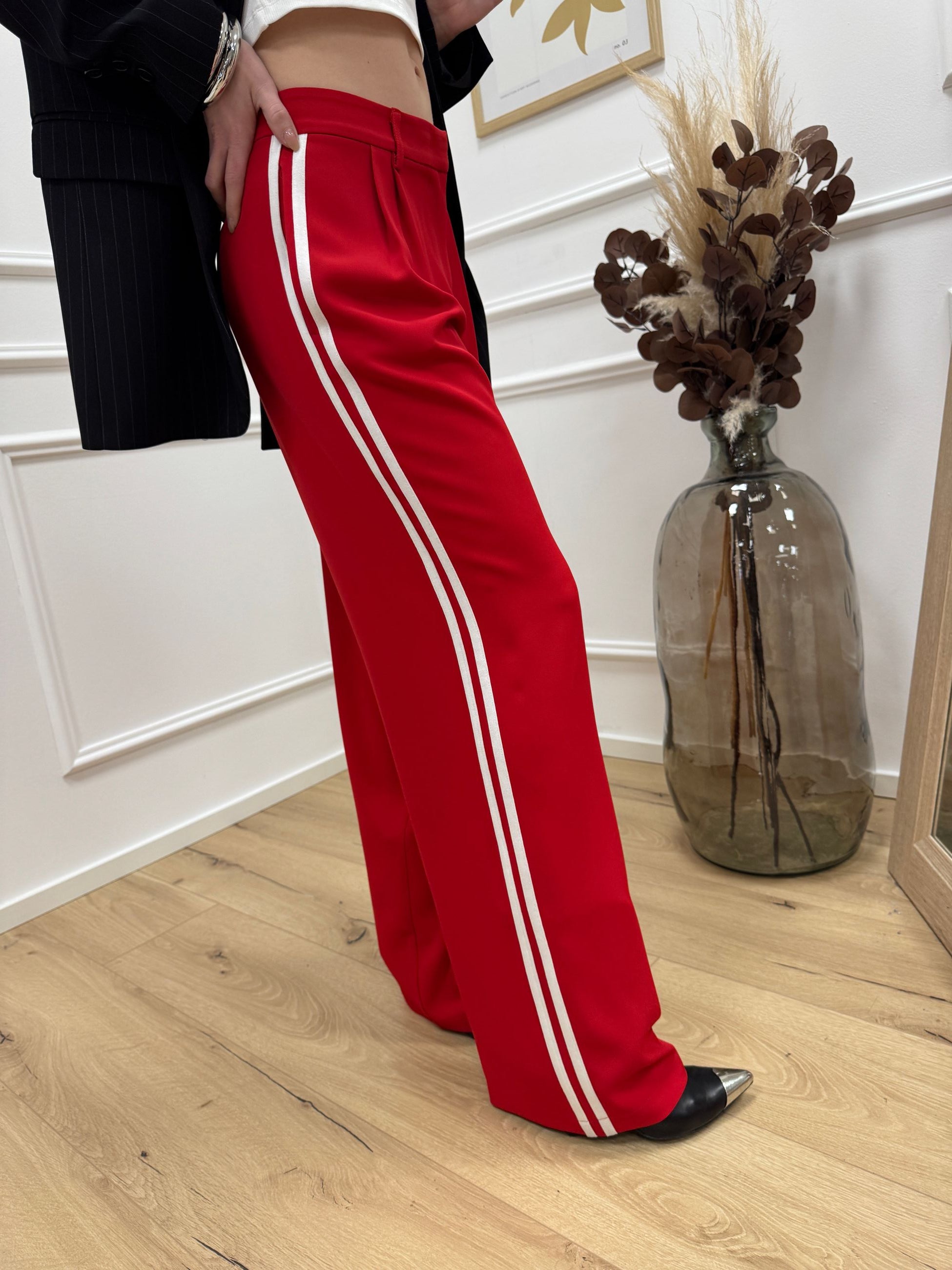 Pantaloni rossi bande sportive laterali - SoAllure