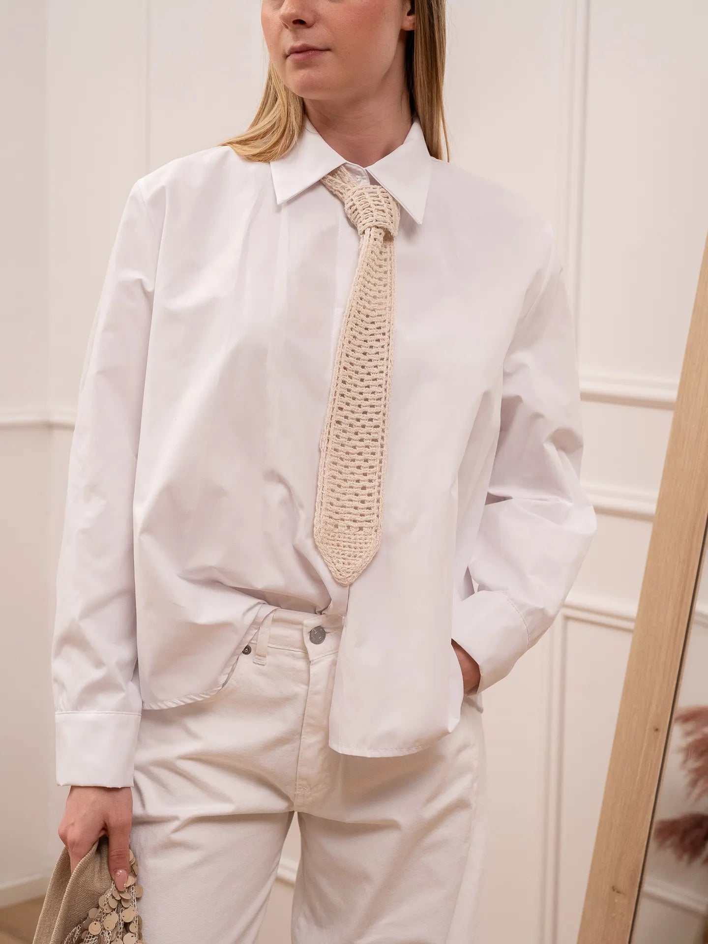Camicia bianca con cravatta crochet - HaveOne