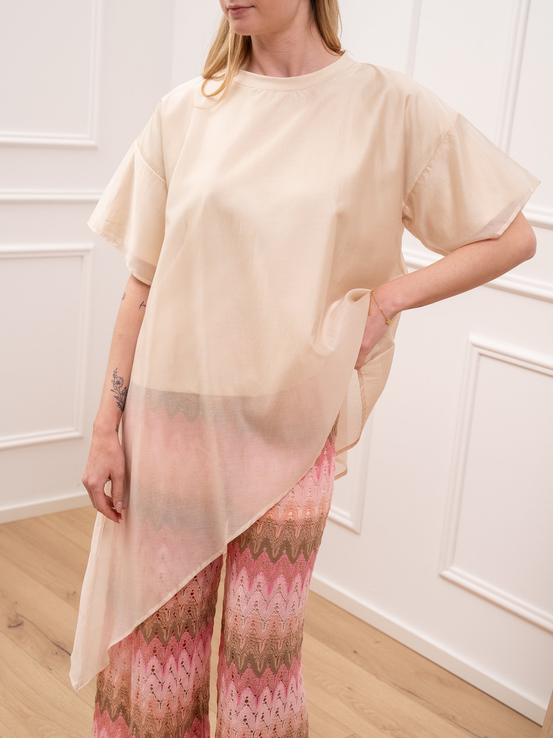 T shirt taglio obliquo sabbia in organza - Vicolo