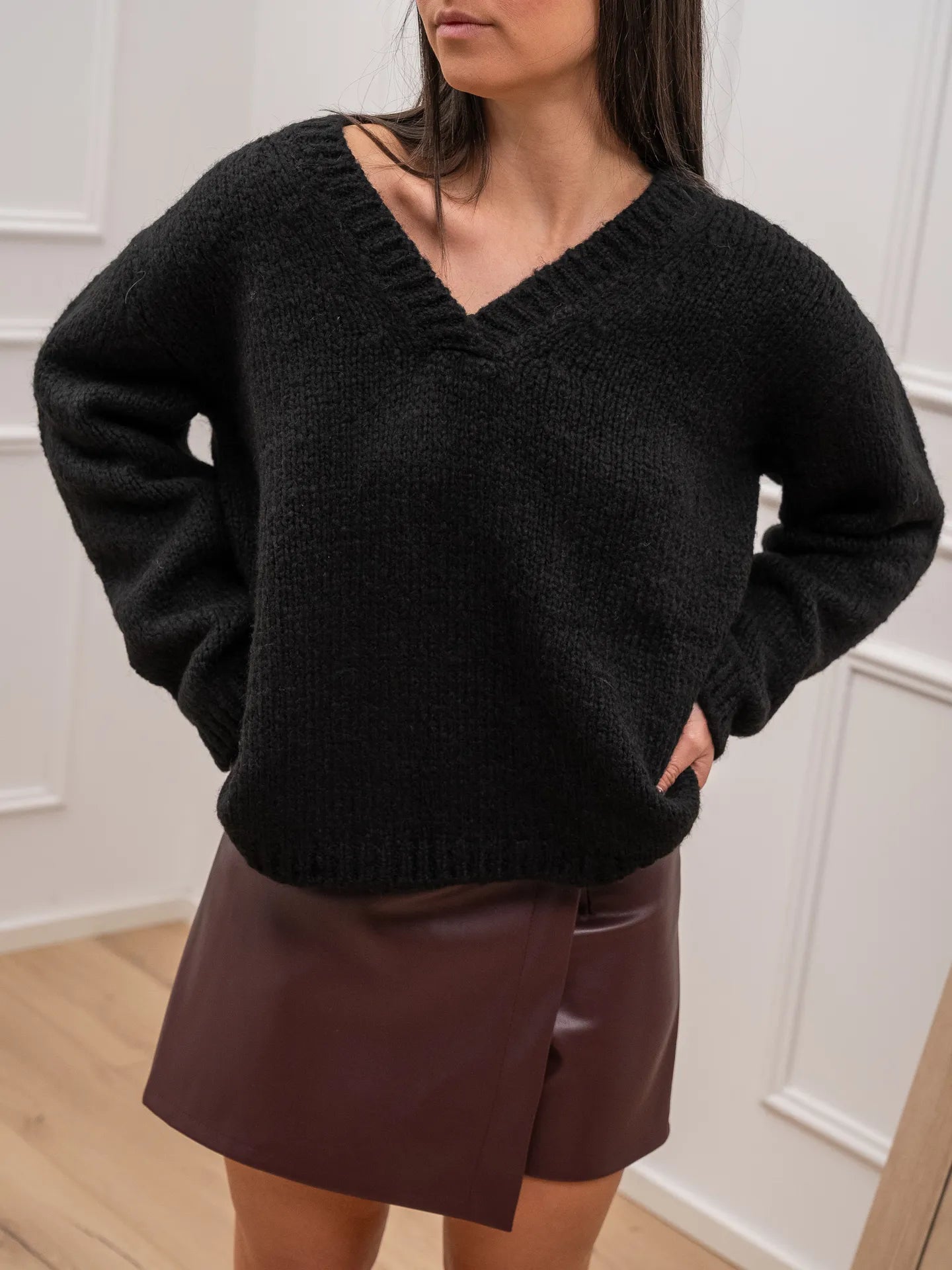 Maglia nera scollo a v - Vicolo