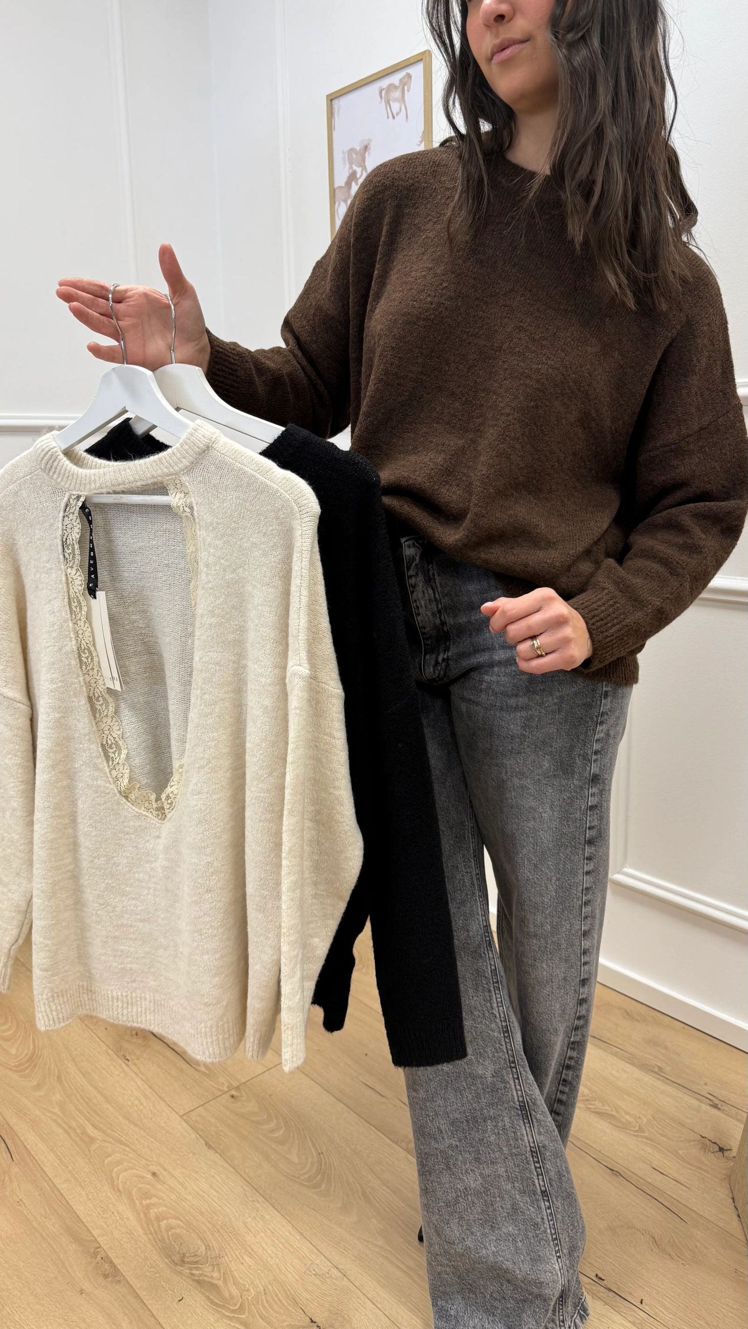 Maglia nera schiena scoperta con finiture in pizzo - HaveOne