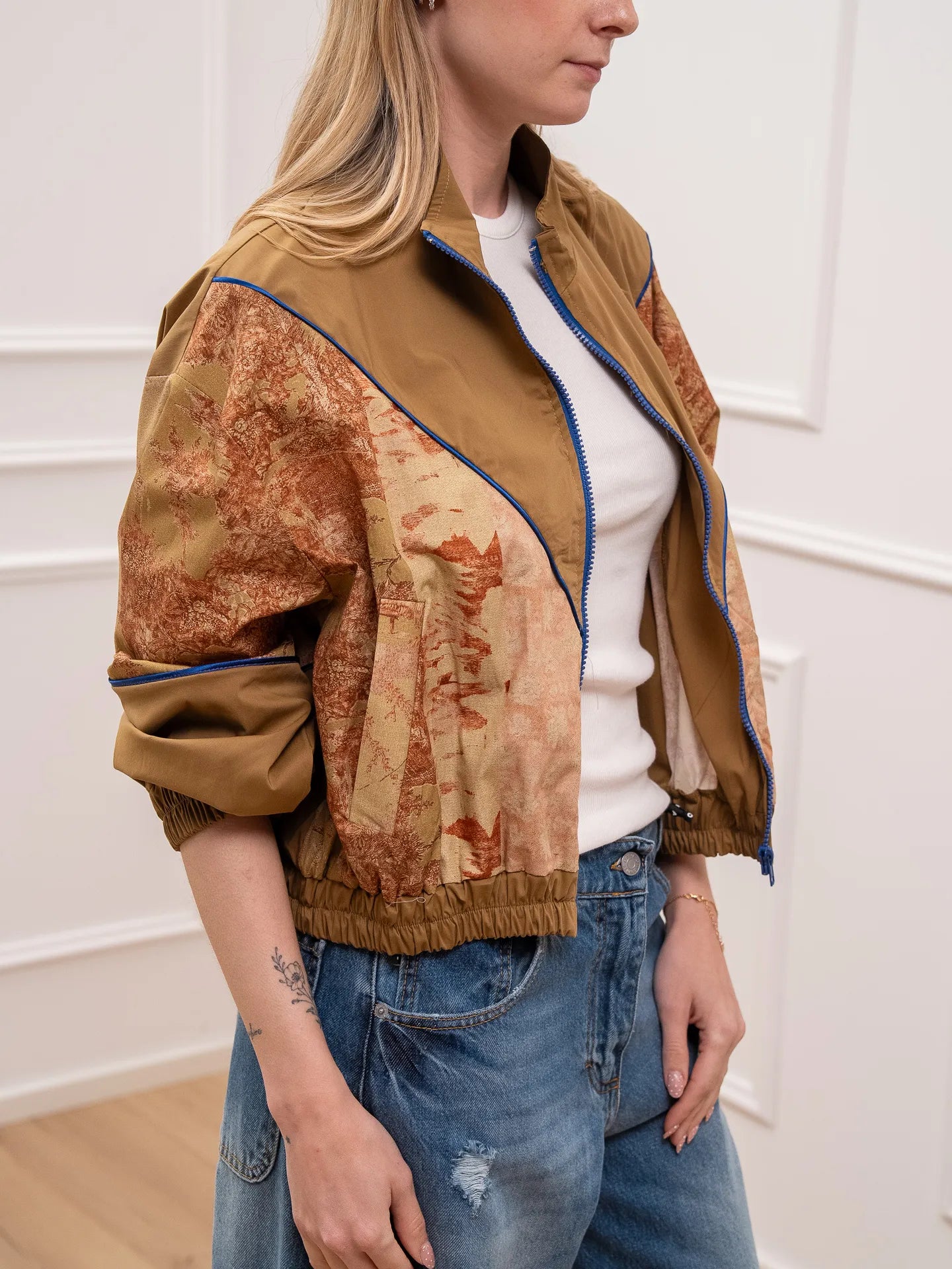 Bomber Toile De Jour con piping blu - Vicolo