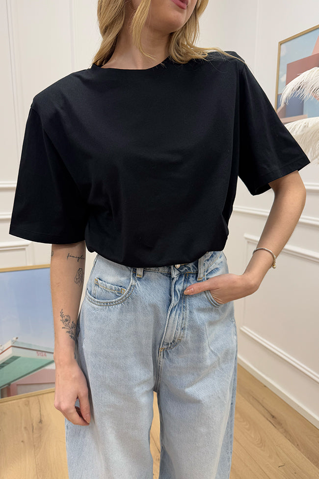 T shirt basic nera con spalline imbottite - SoAllure