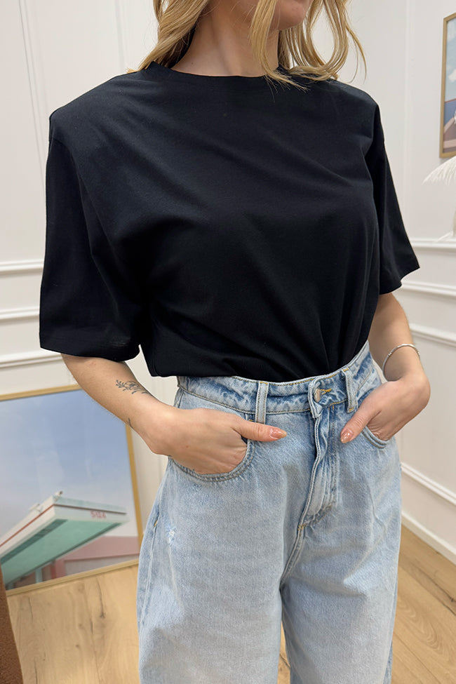 T shirt basic nera con spalline imbottite - SoAllure