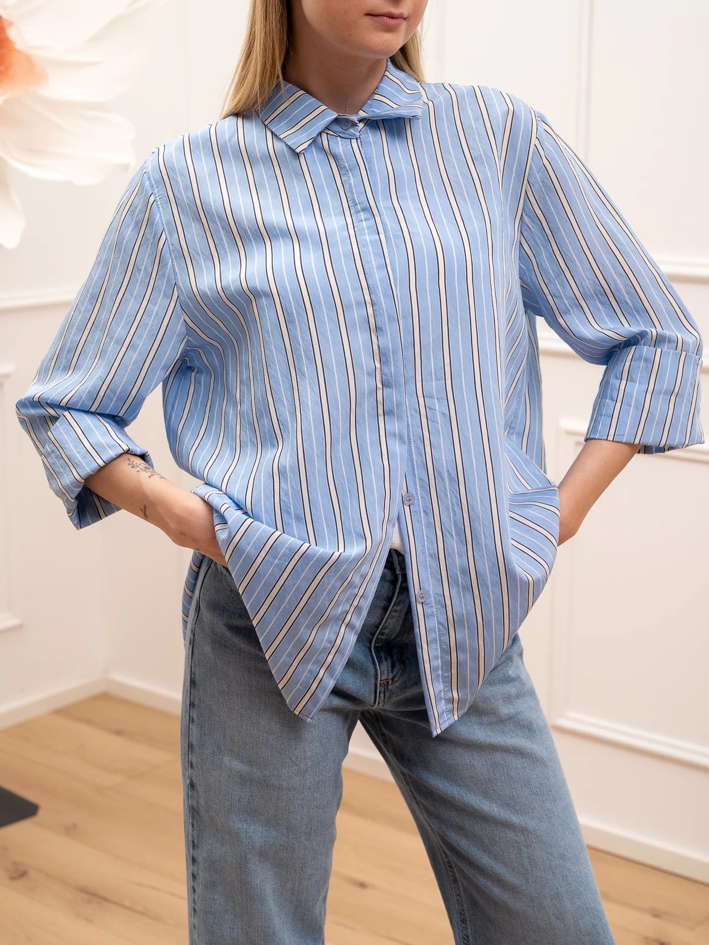 Camicia celeste riga blu e bianca fondo asimmetrico - HaveOne