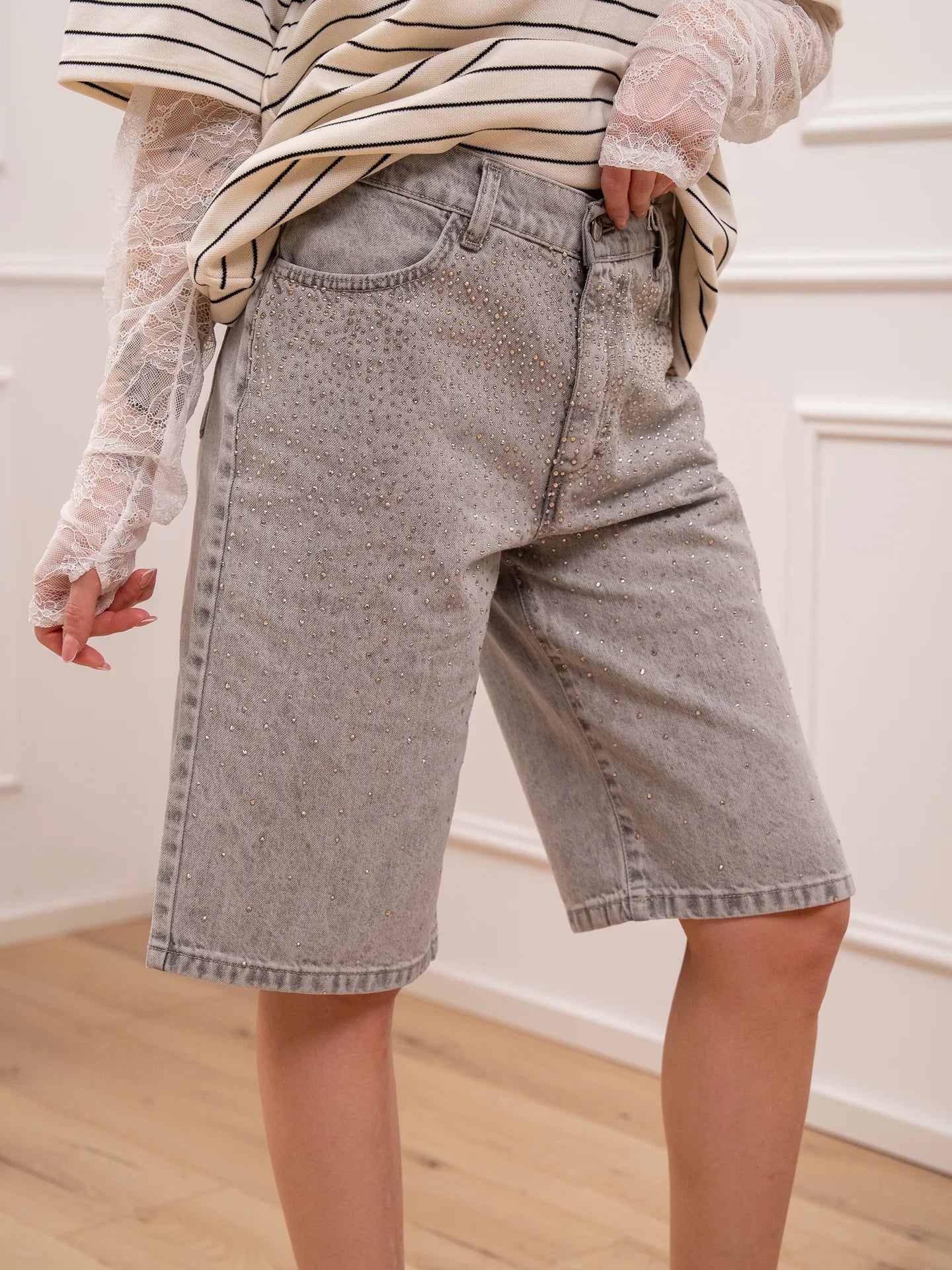 Bermuda Capri denim grigio con strass - SoAllure